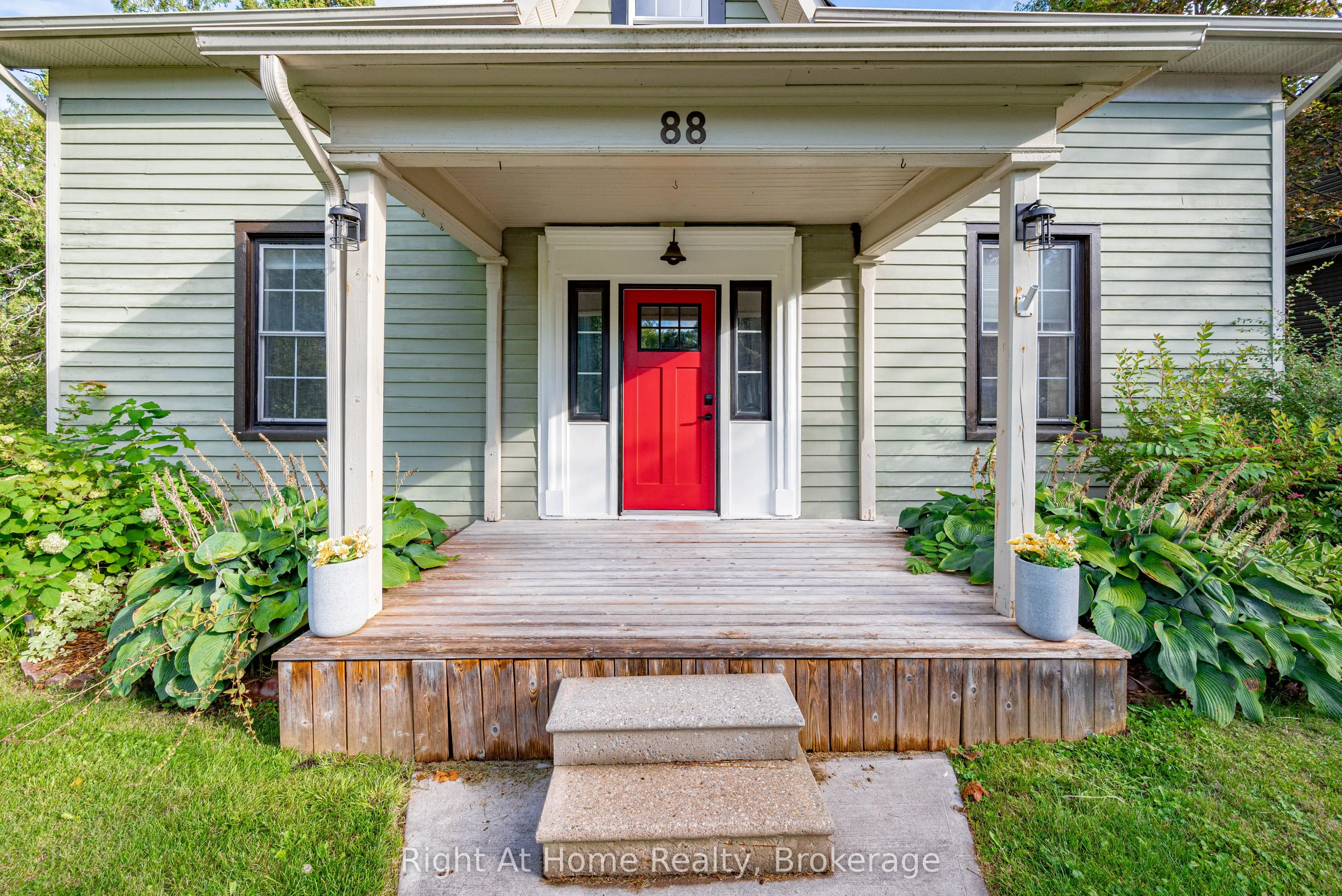 88 King Street E