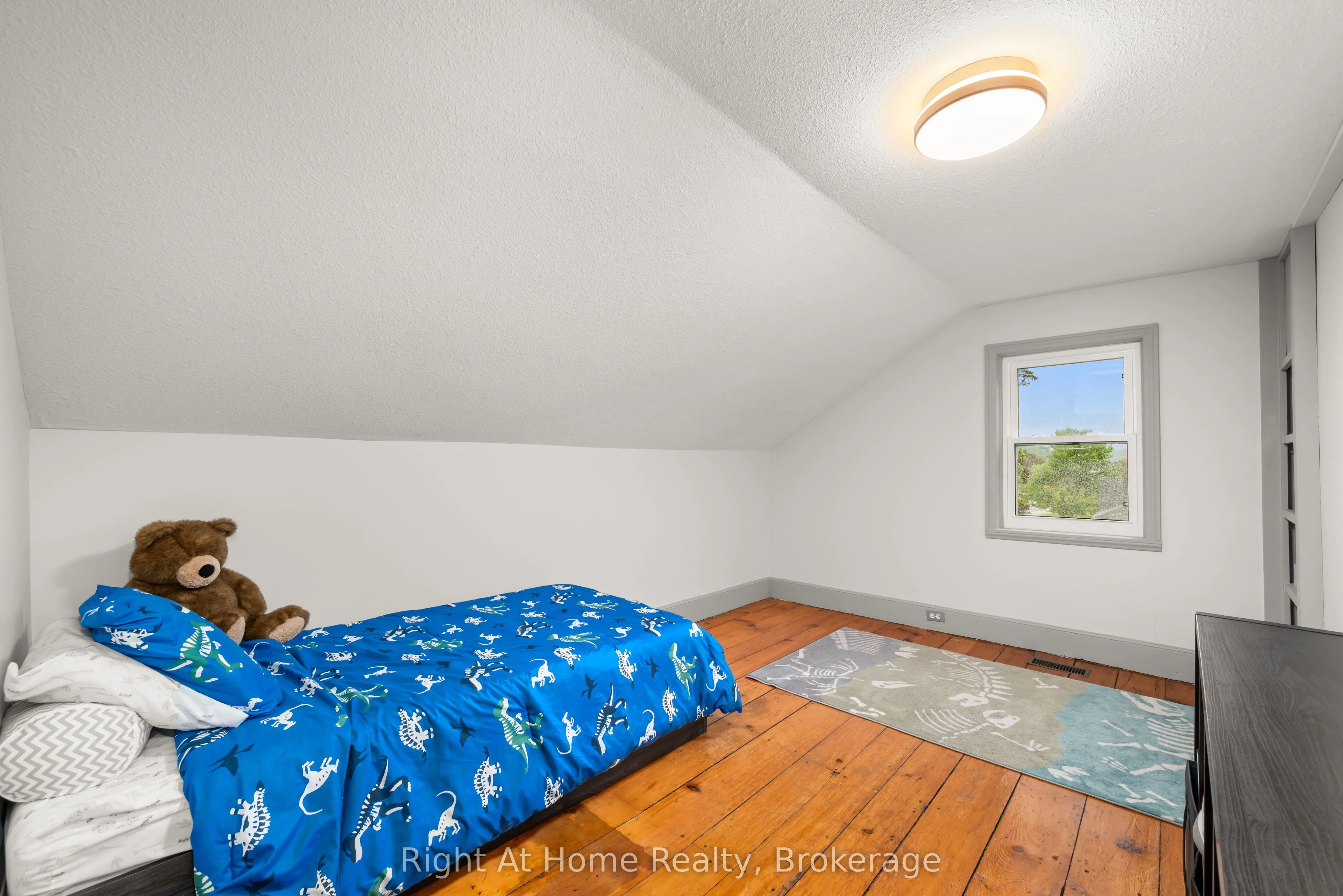 88 King Street E