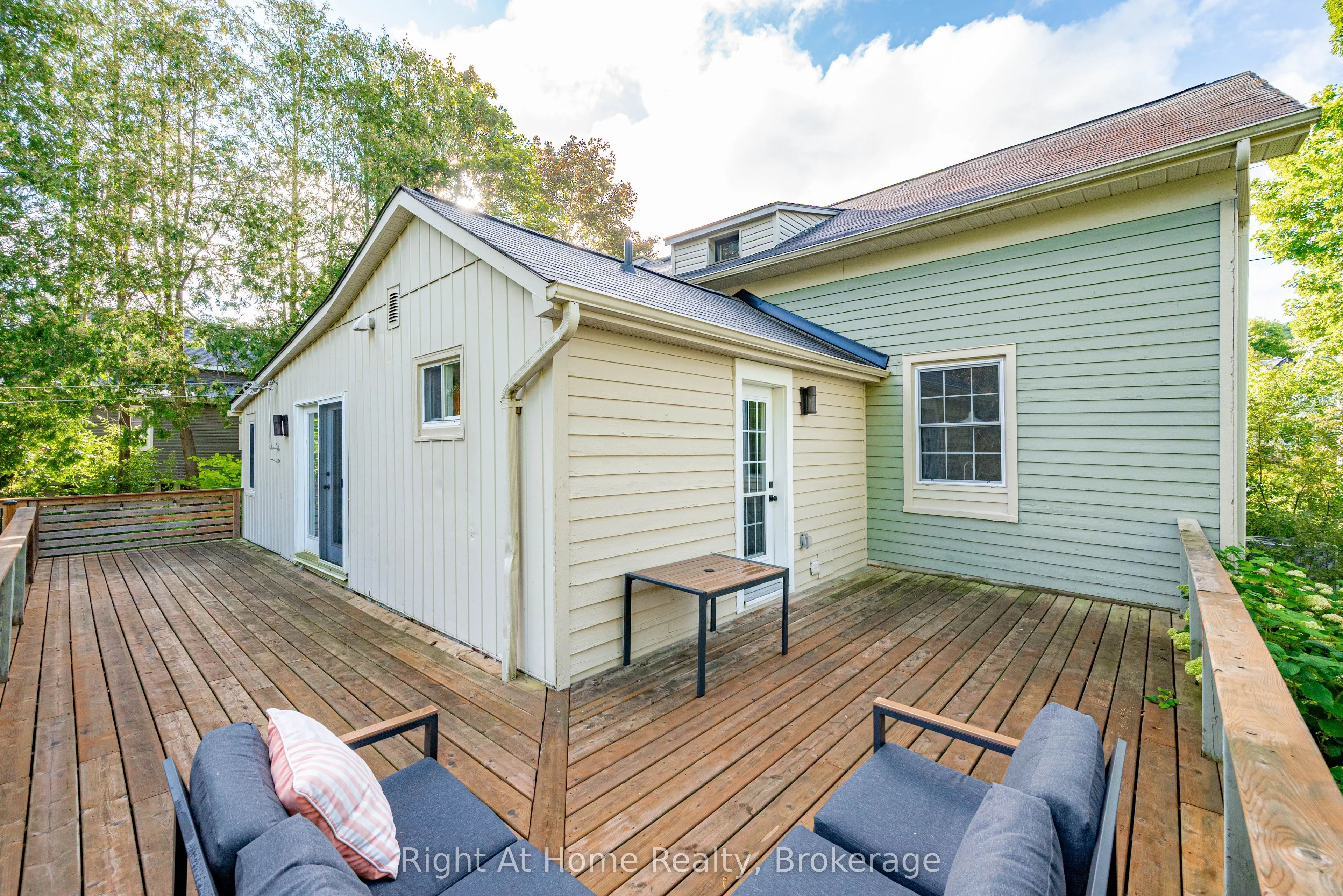 88 King Street E