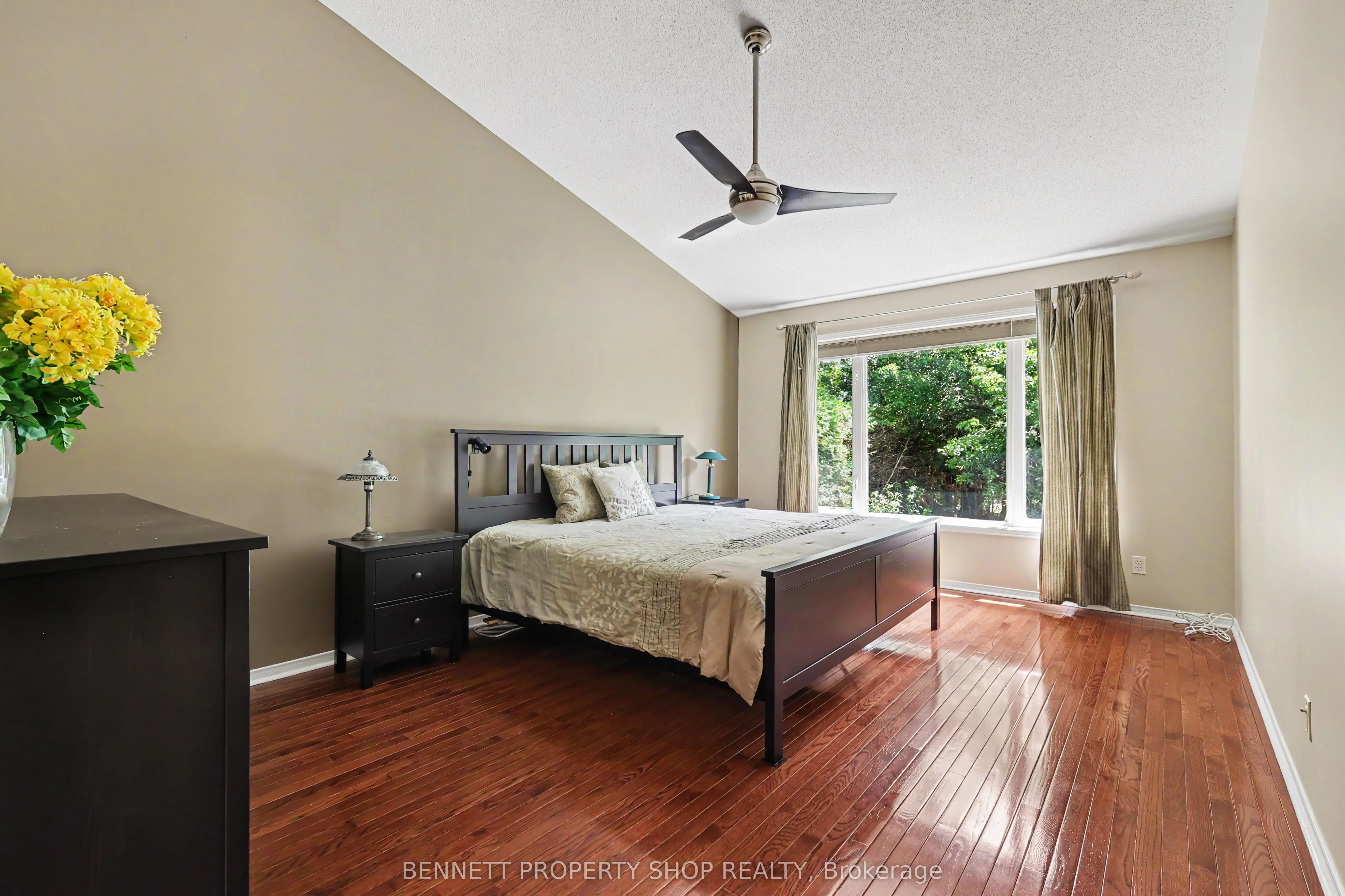 4 Burnstead Crescent