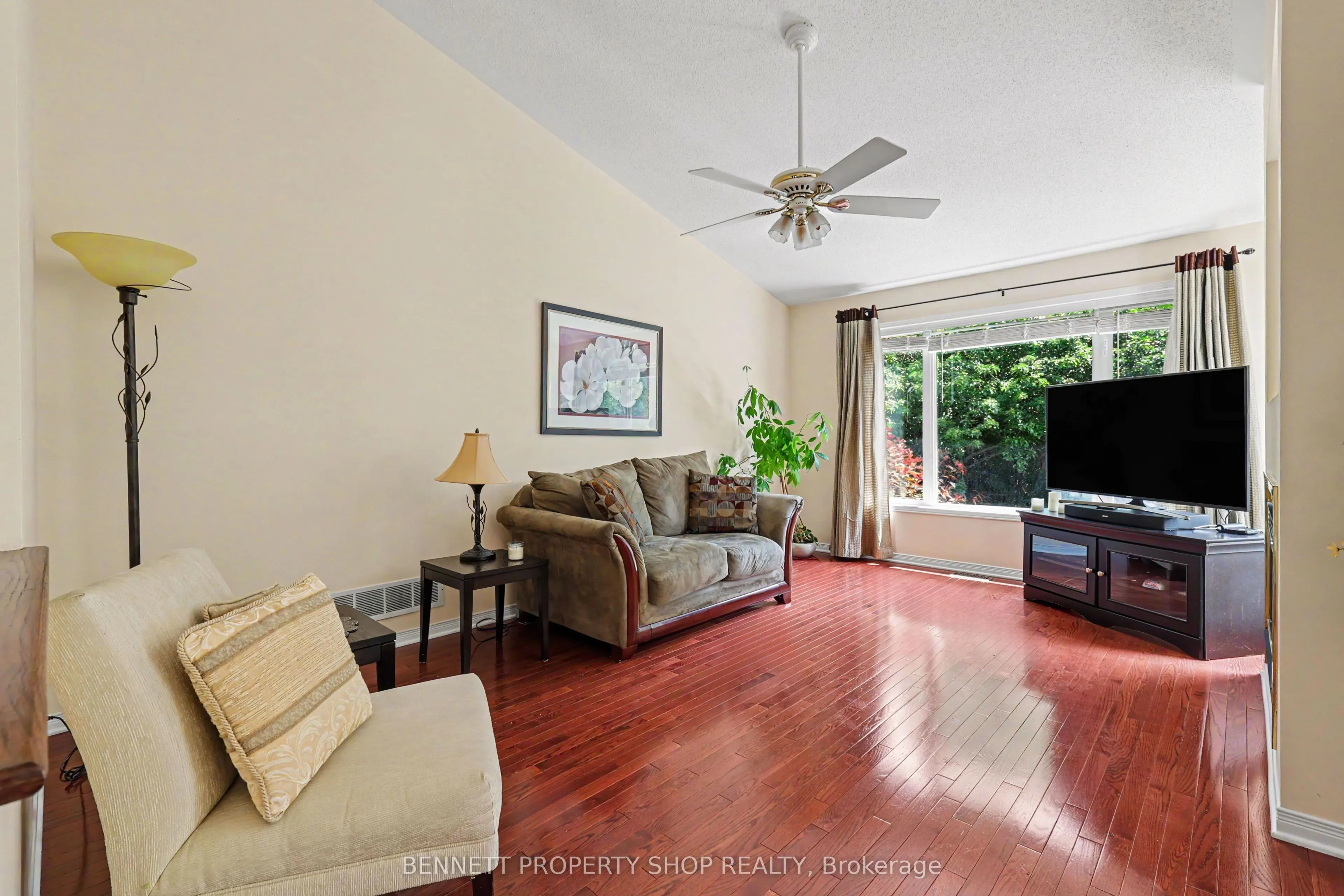 4 Burnstead Crescent