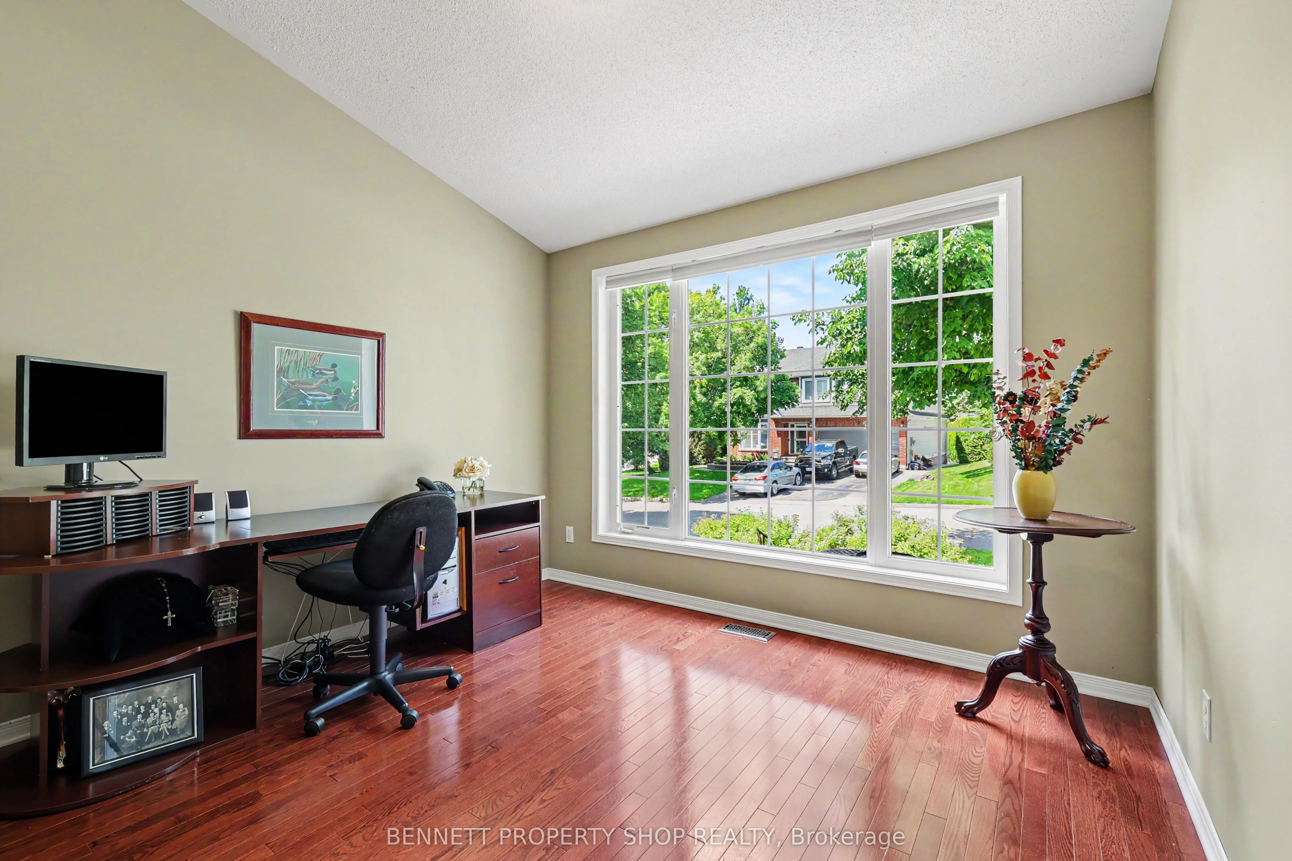 4 Burnstead Crescent