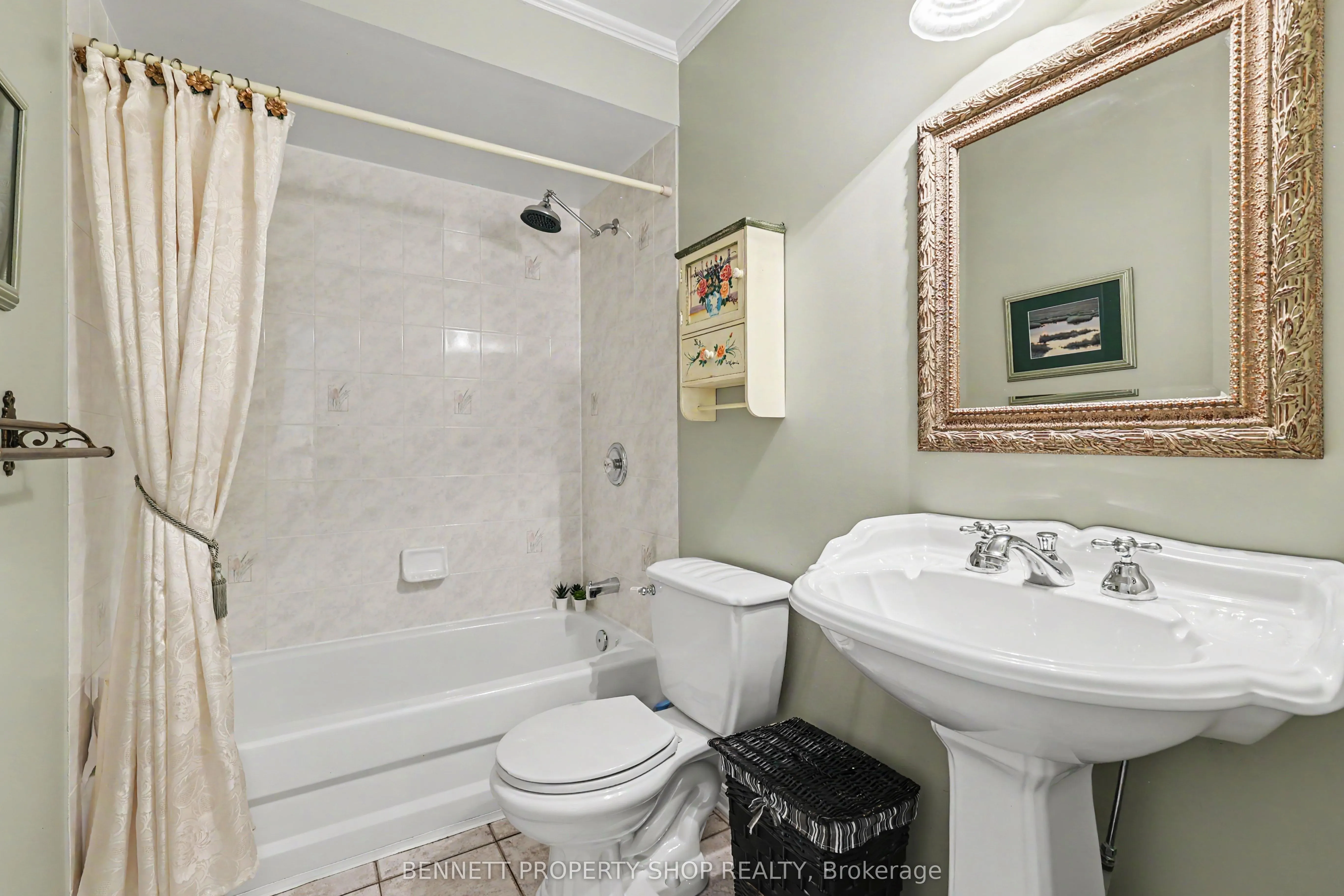 4 Burnstead Crescent