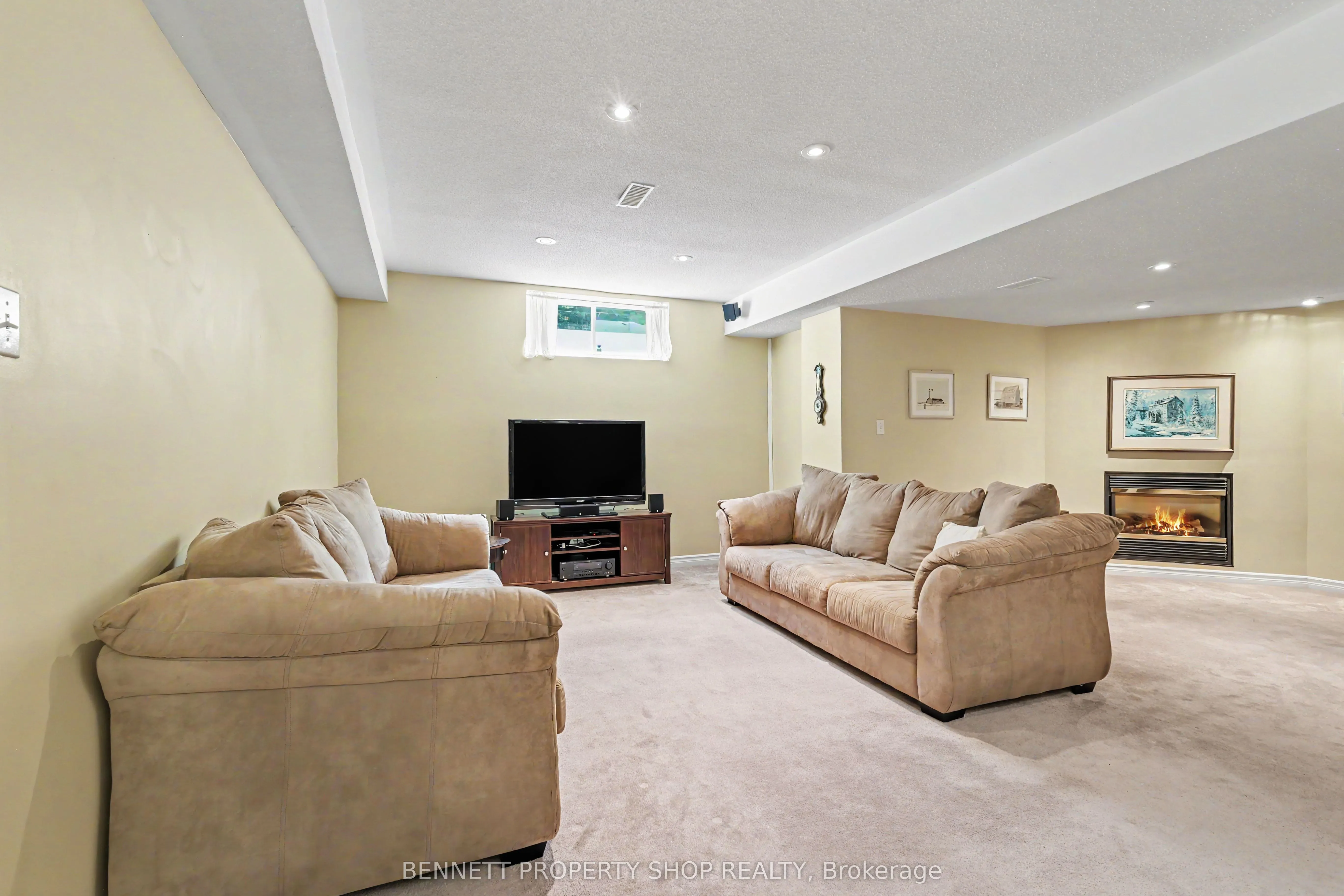 4 Burnstead Crescent