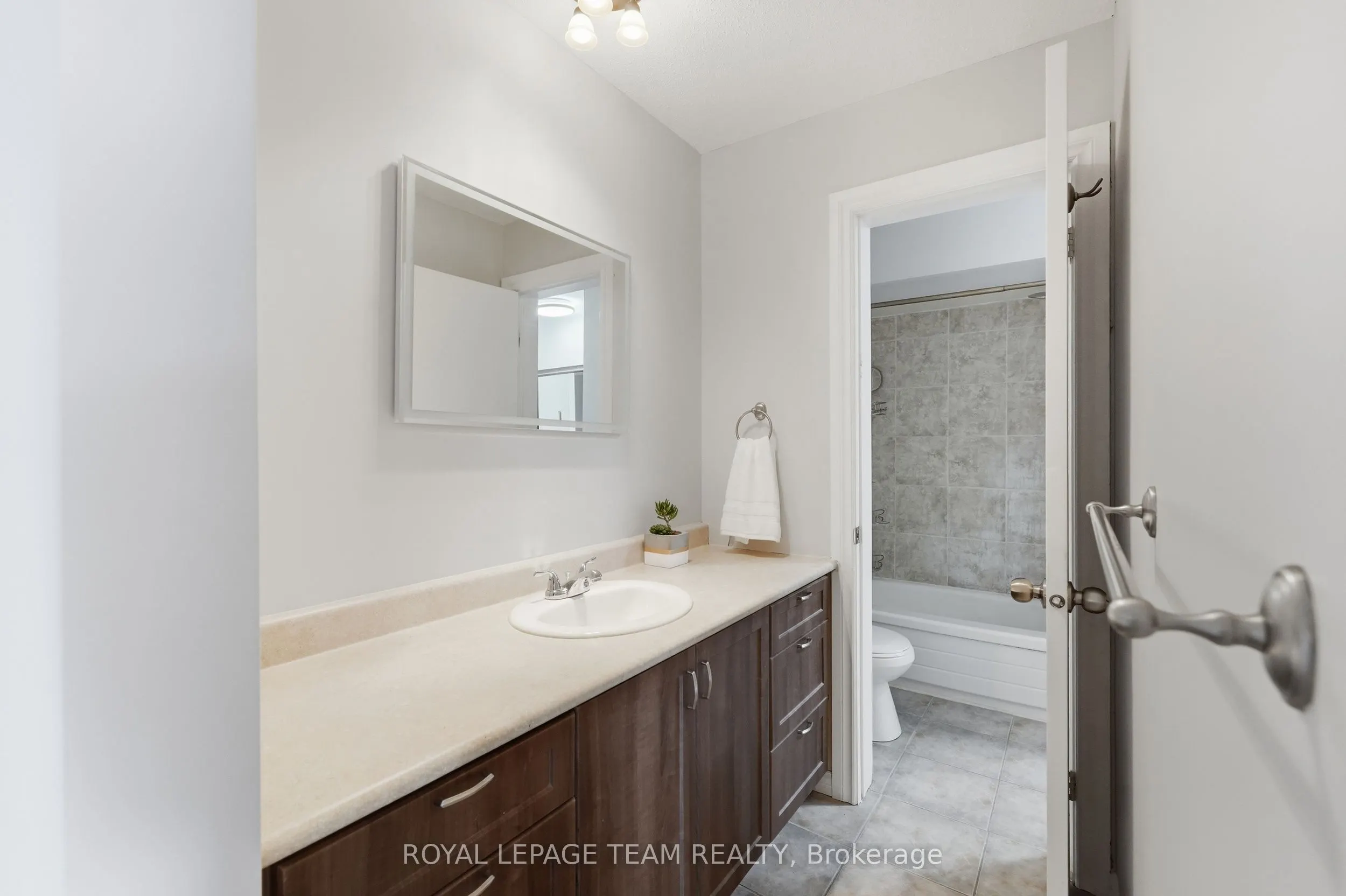 304 Valade Crescent #8