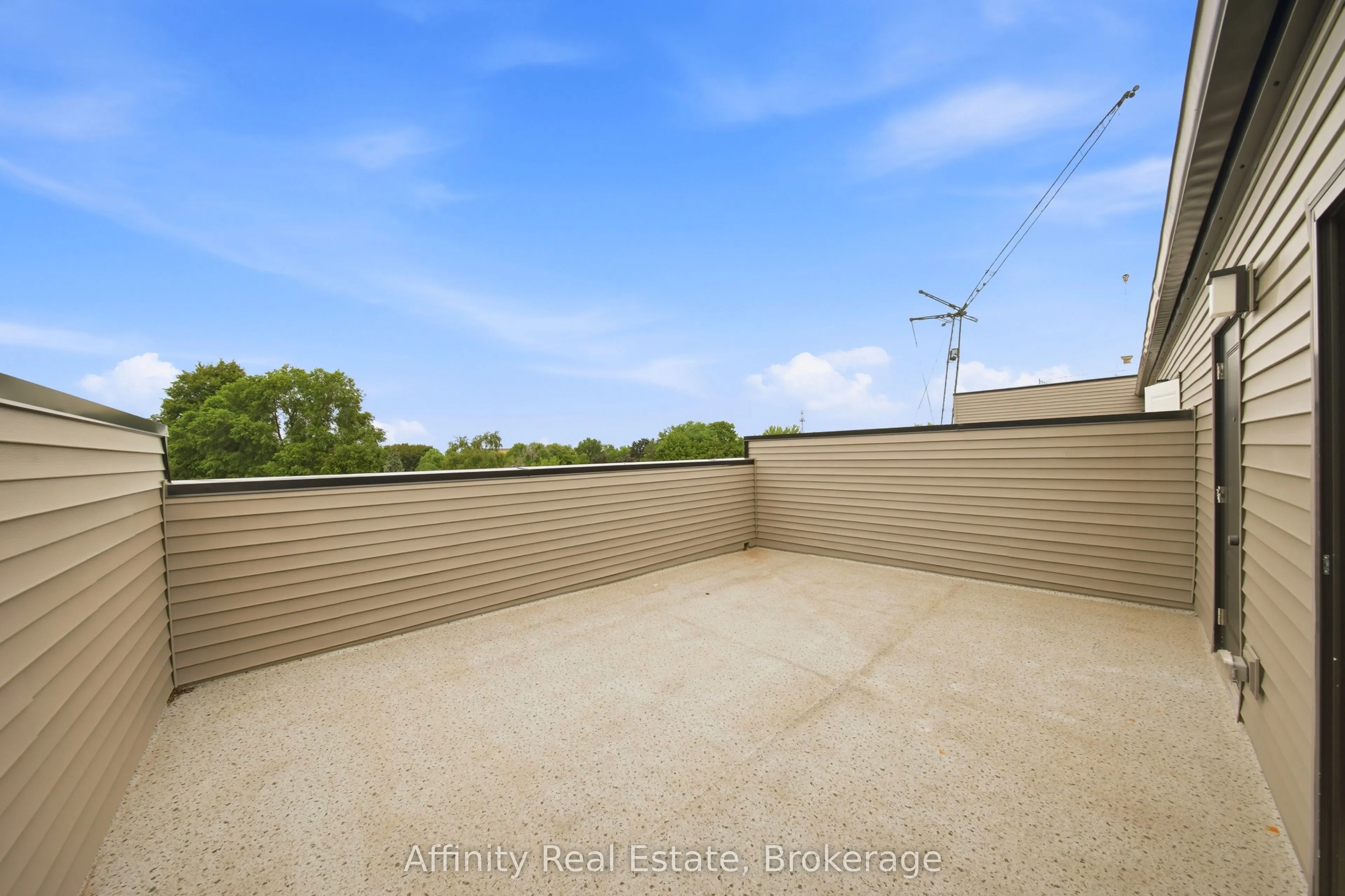 2 Slessor Boulevard #12