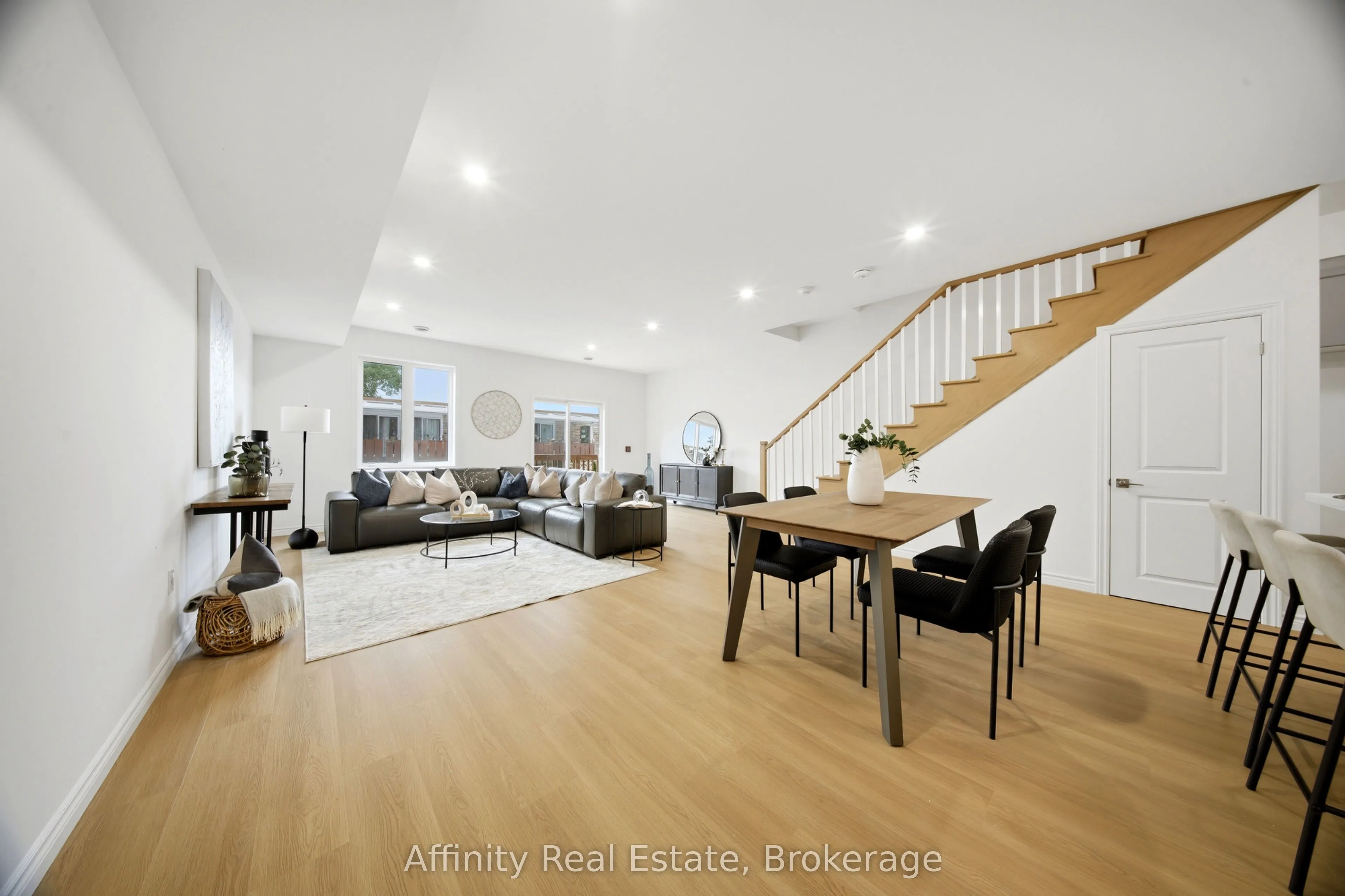 2 Slessor Boulevard #12