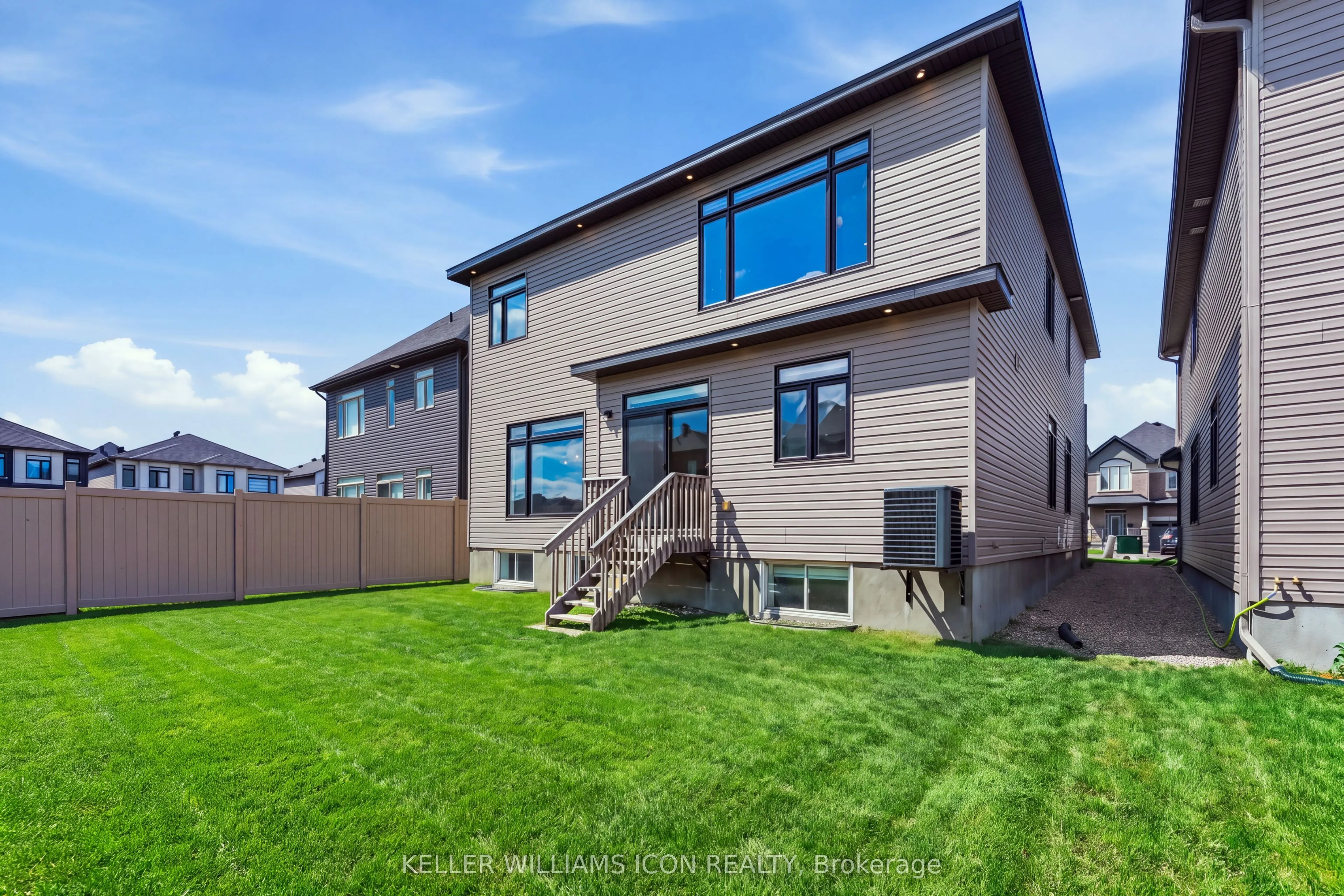 702 Rosales Ridge
