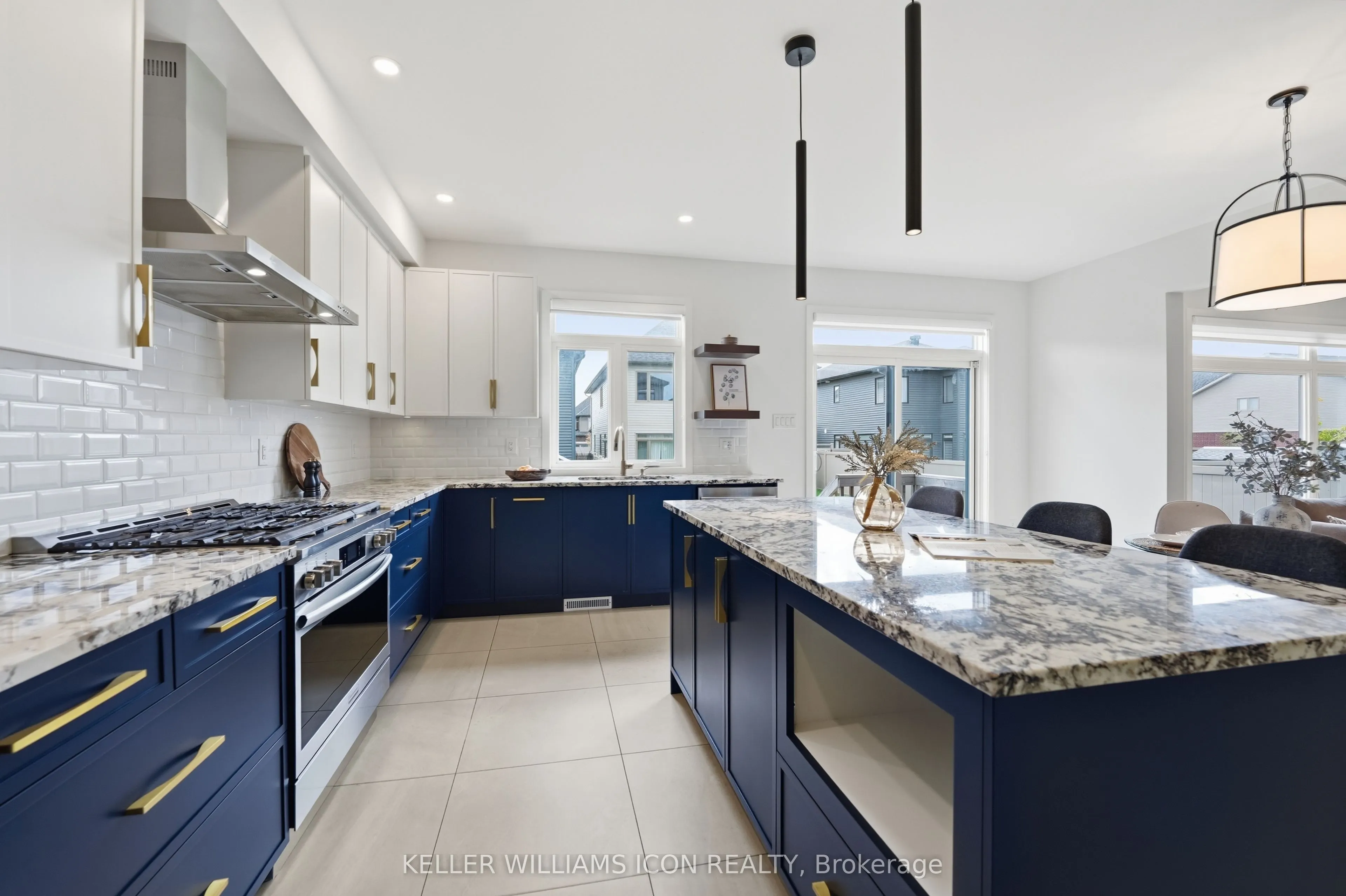 702 Rosales Ridge