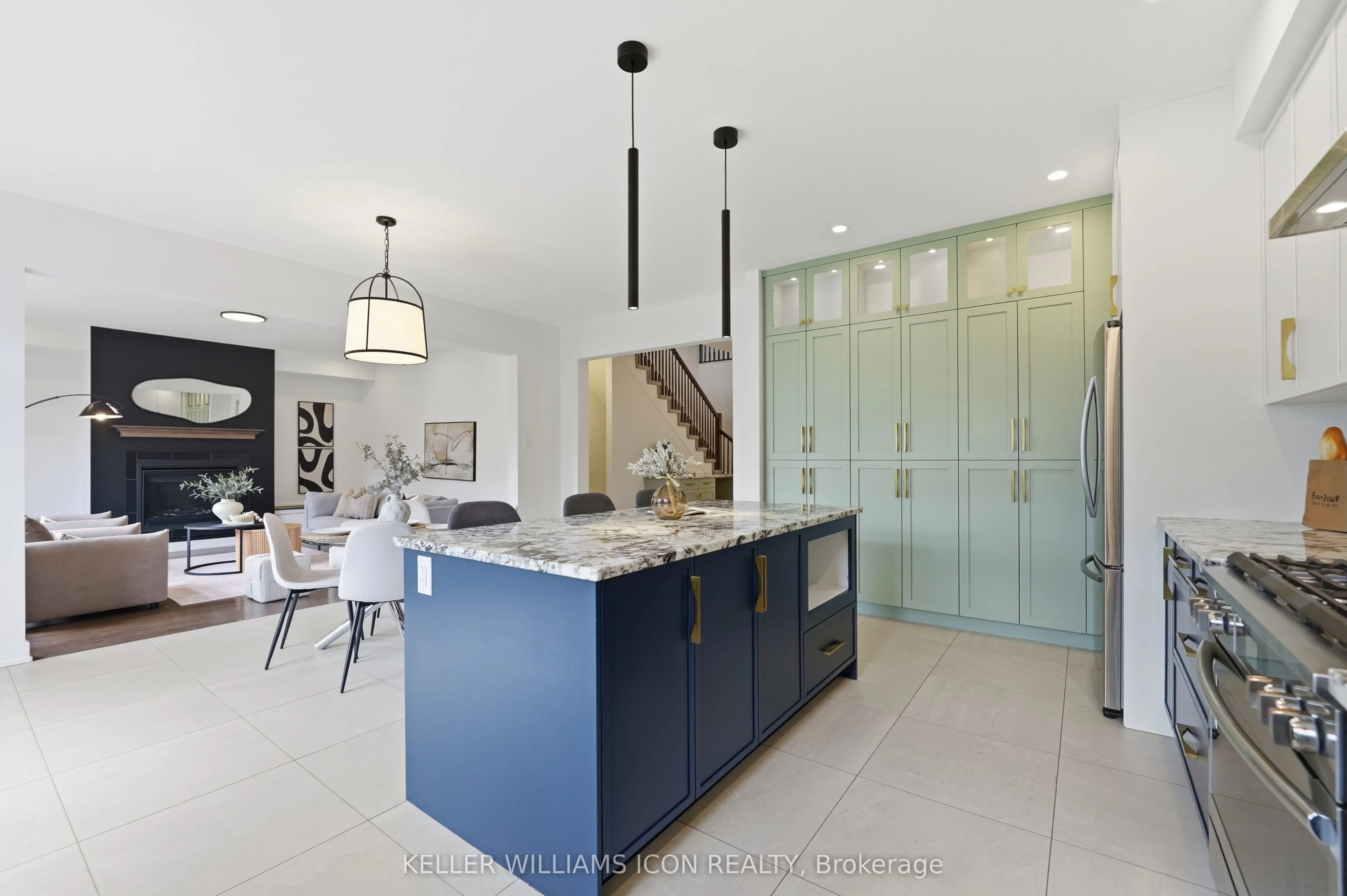 702 Rosales Ridge