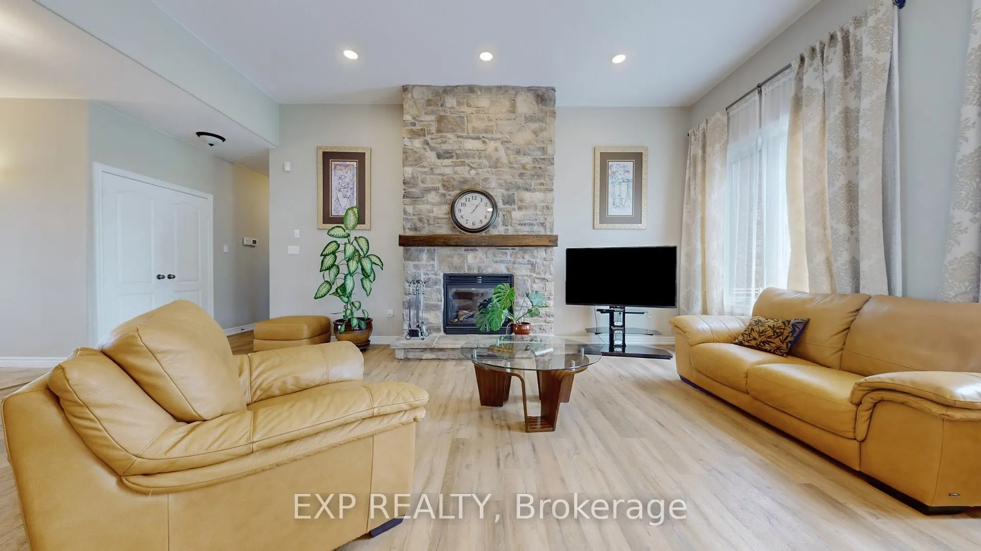 42 Somerville Crescent