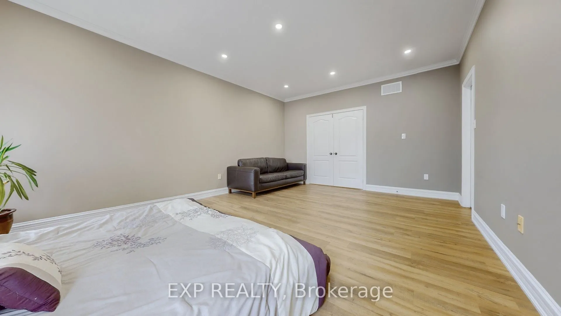 42 Somerville Crescent