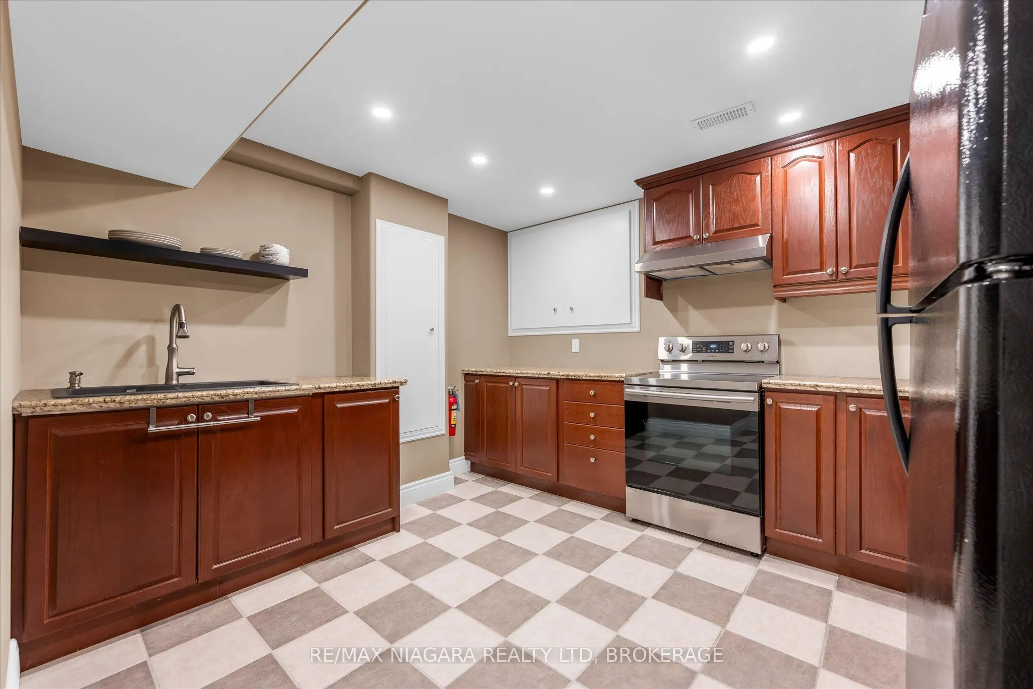 404 Wright Crescent