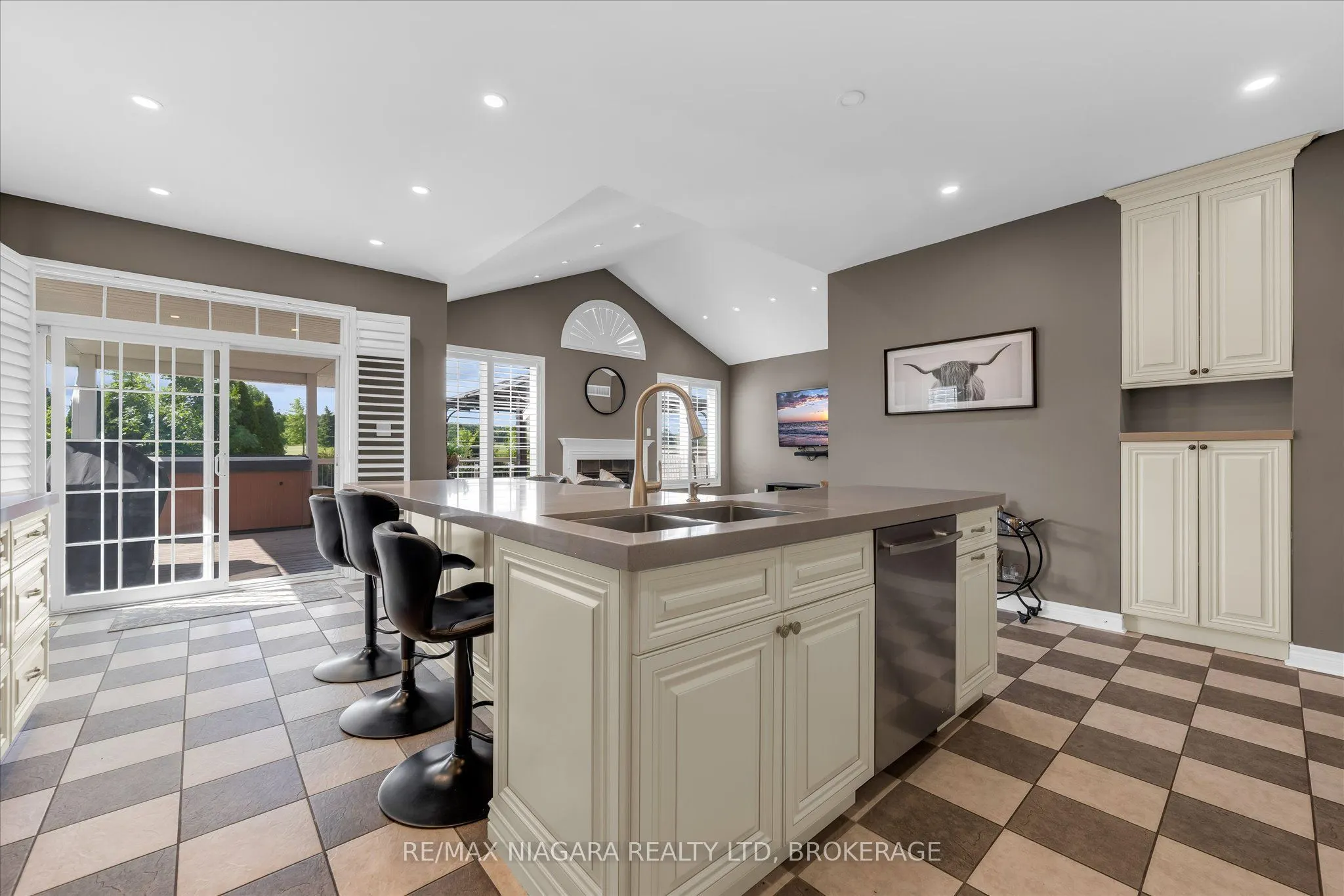 404 Wright Crescent
