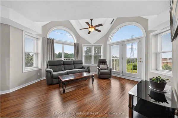 208 Silvercreek Parkway N