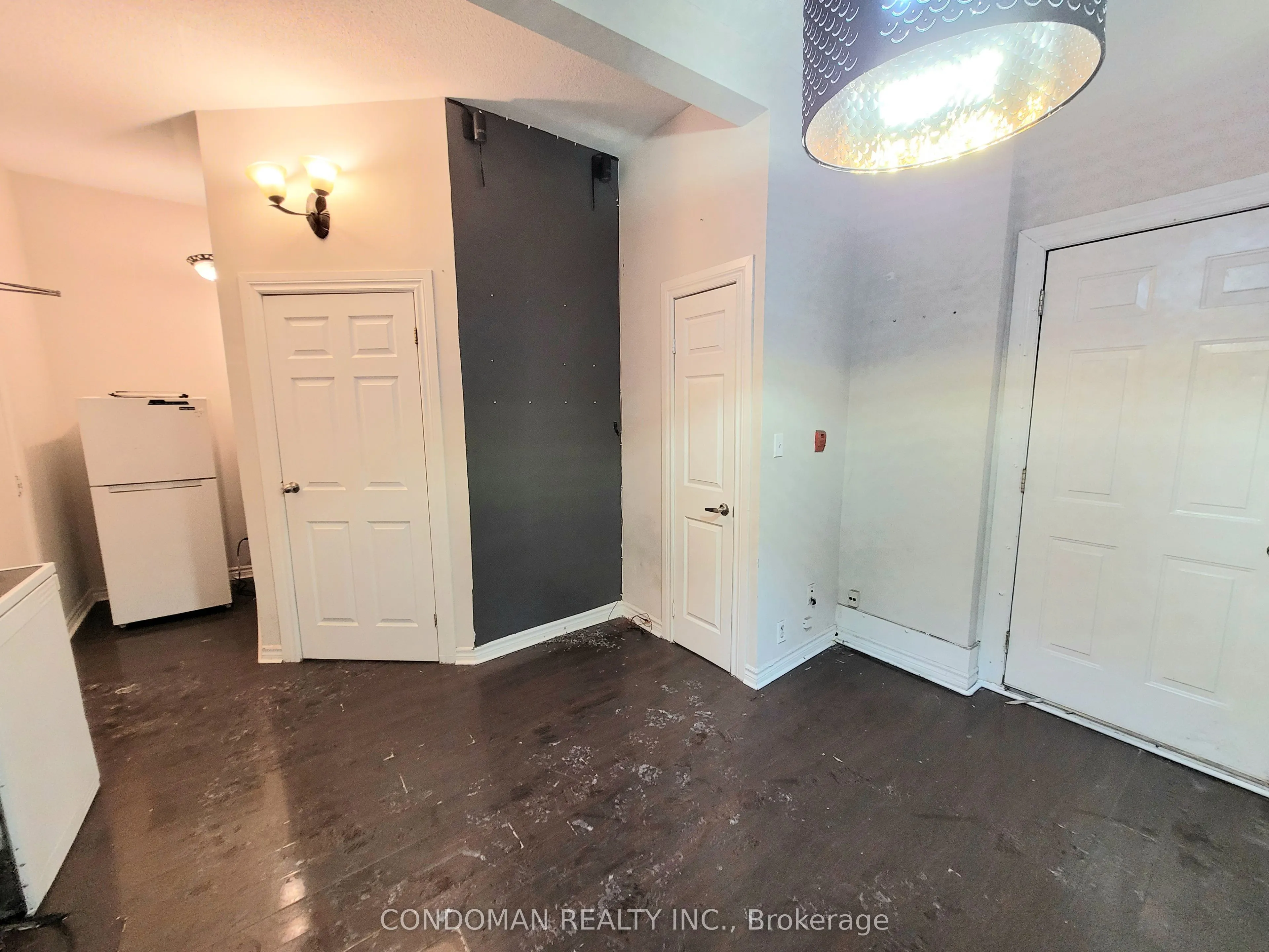 135 John Street S #4