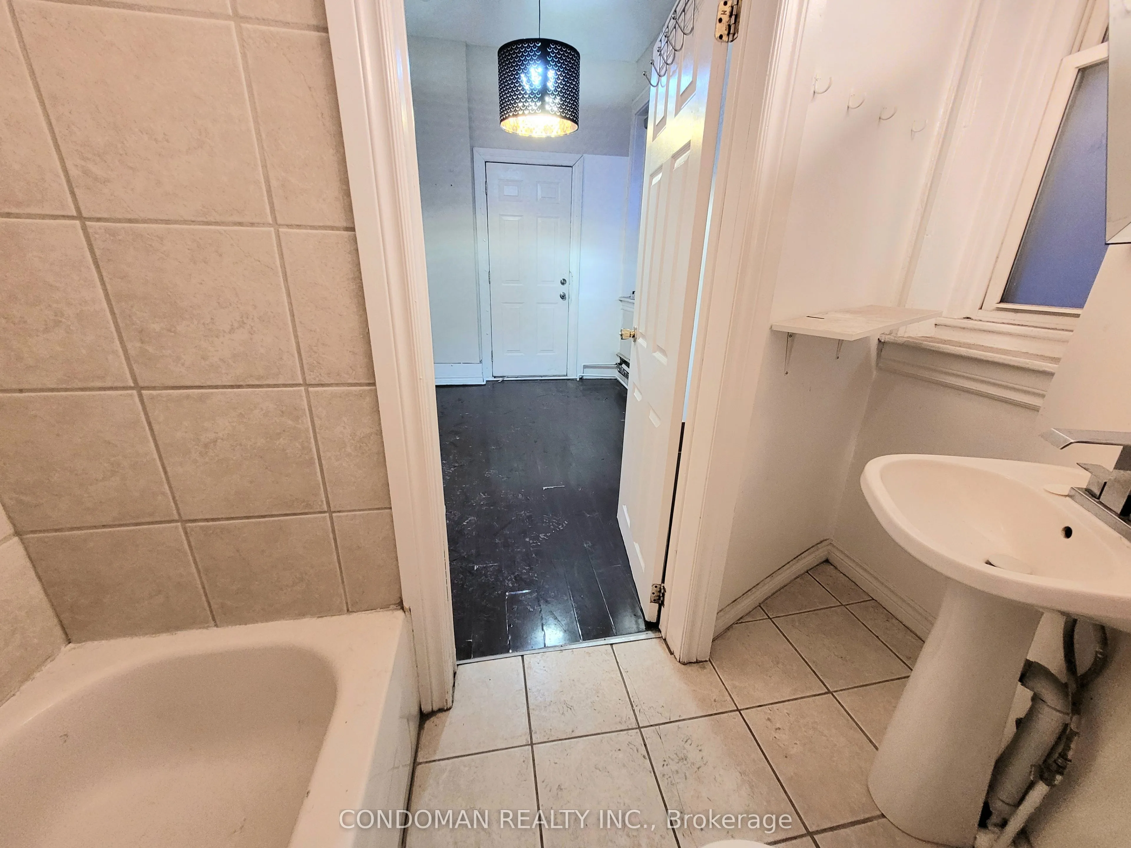135 John Street S #4