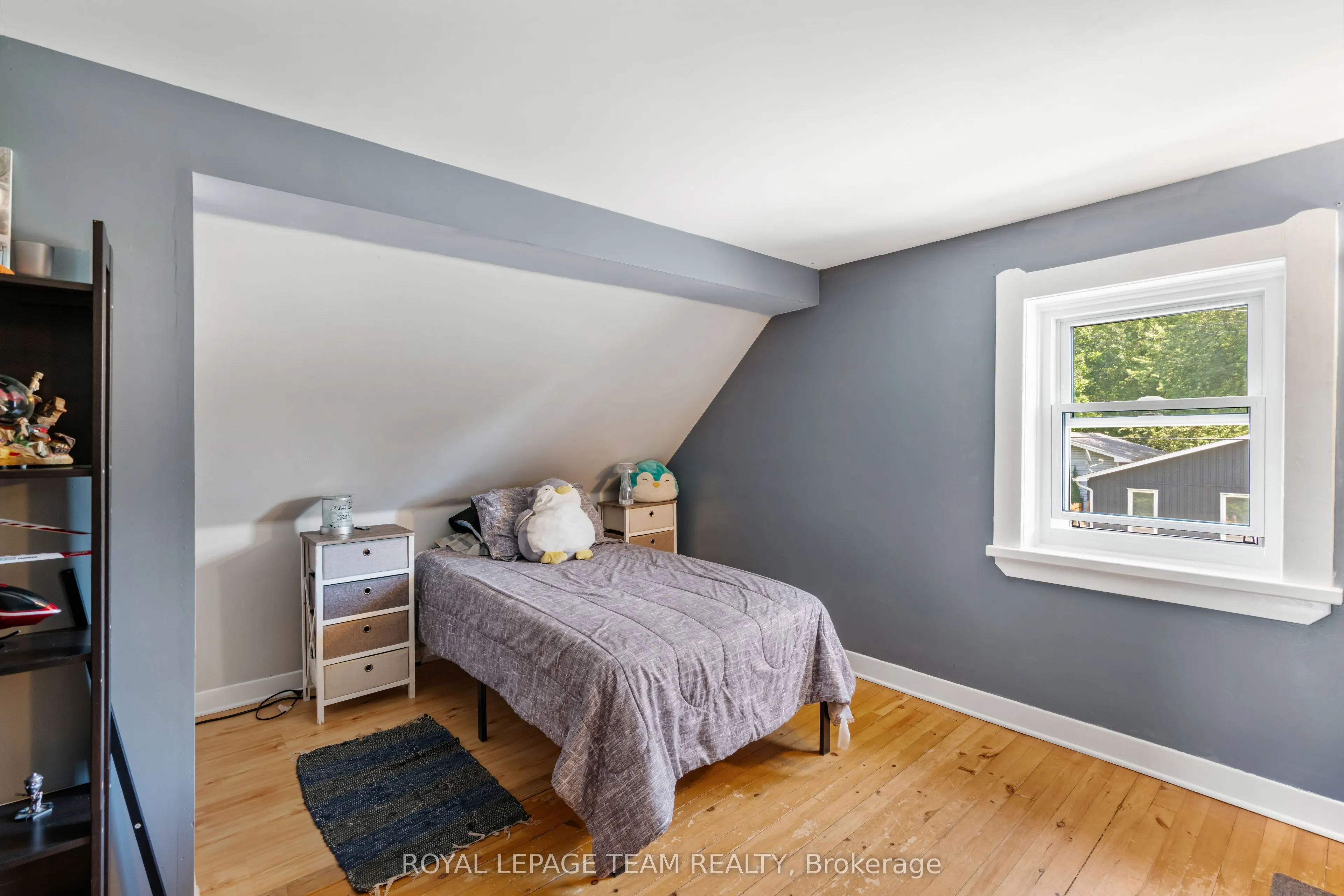 301 Oxford Street E