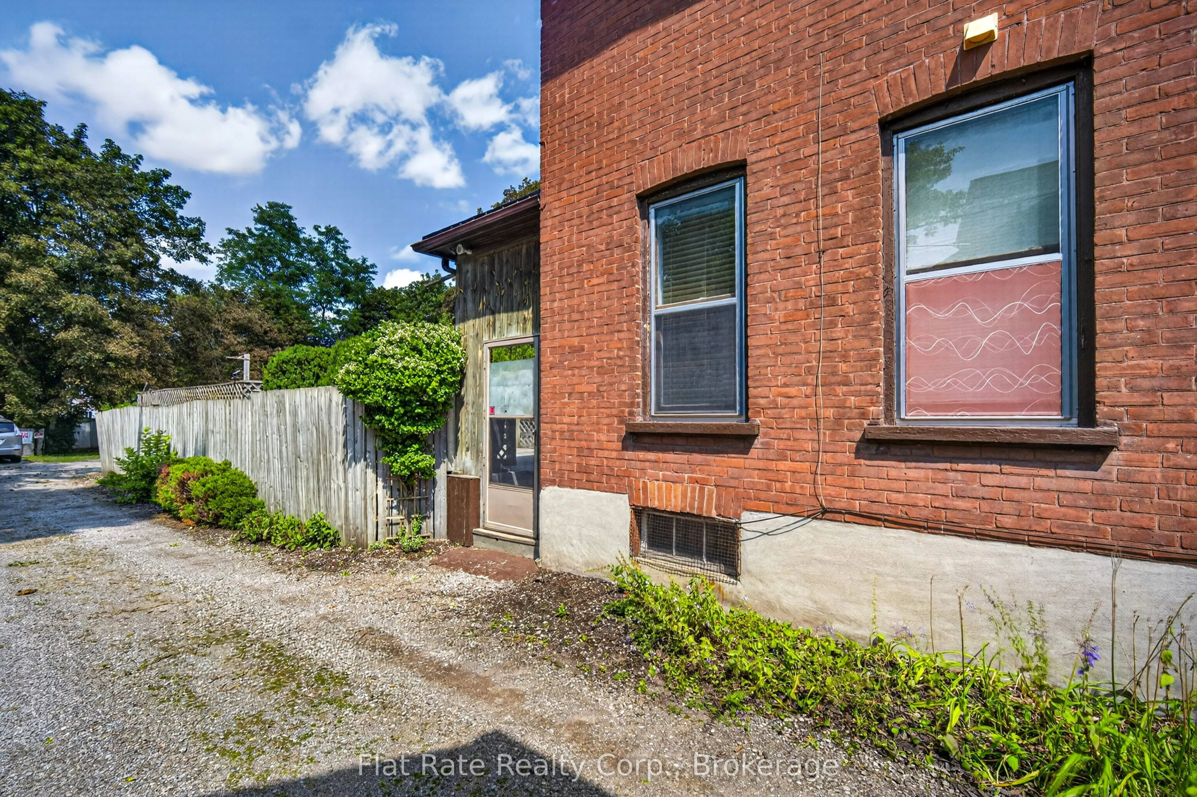 220 LONDON Street