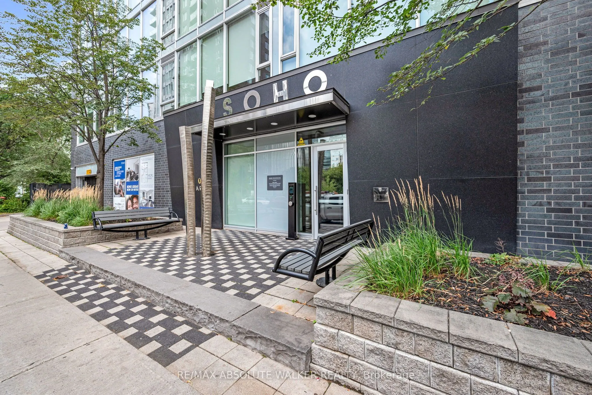 300 Lisgar Street #810