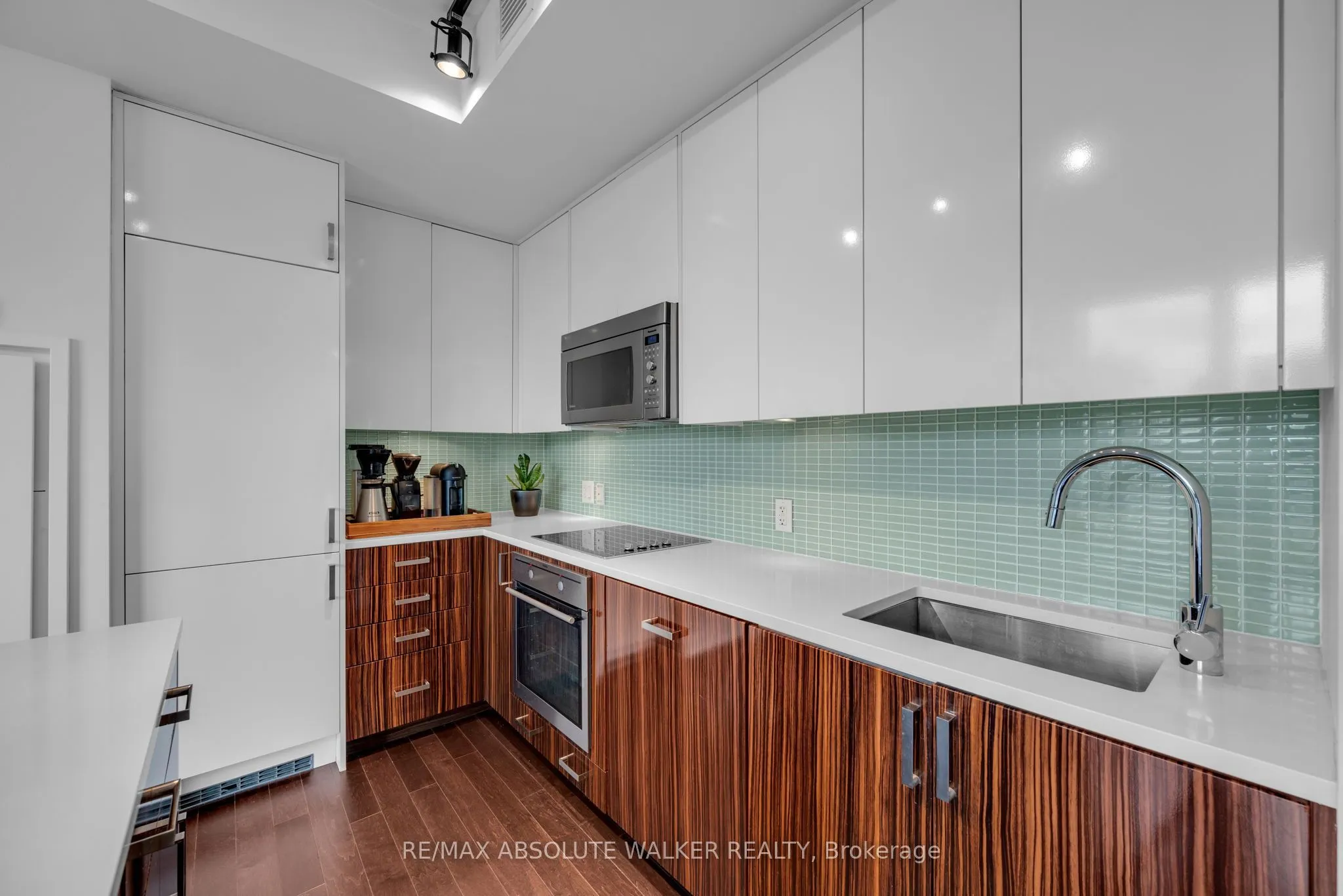 300 Lisgar Street #810