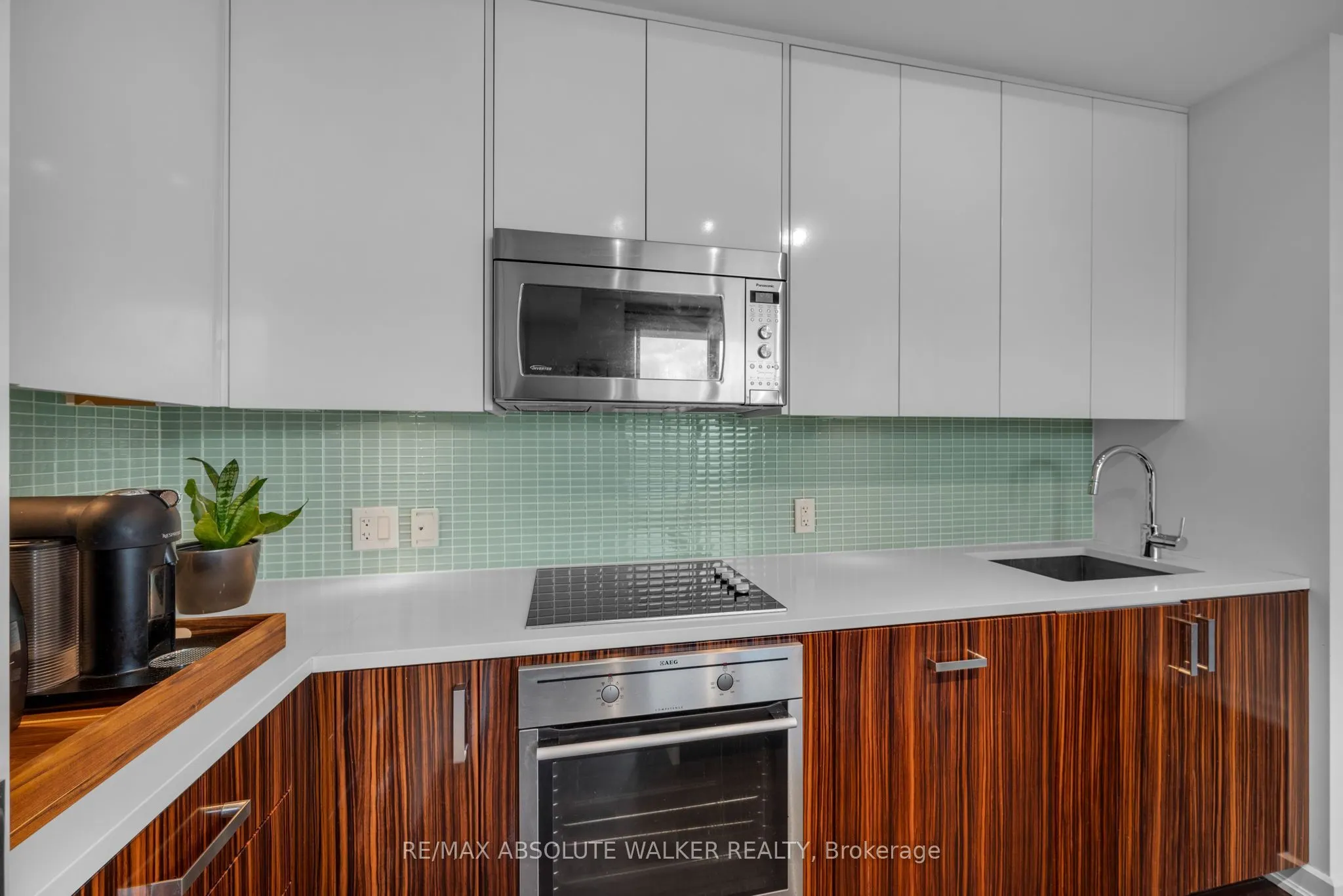 300 Lisgar Street #810