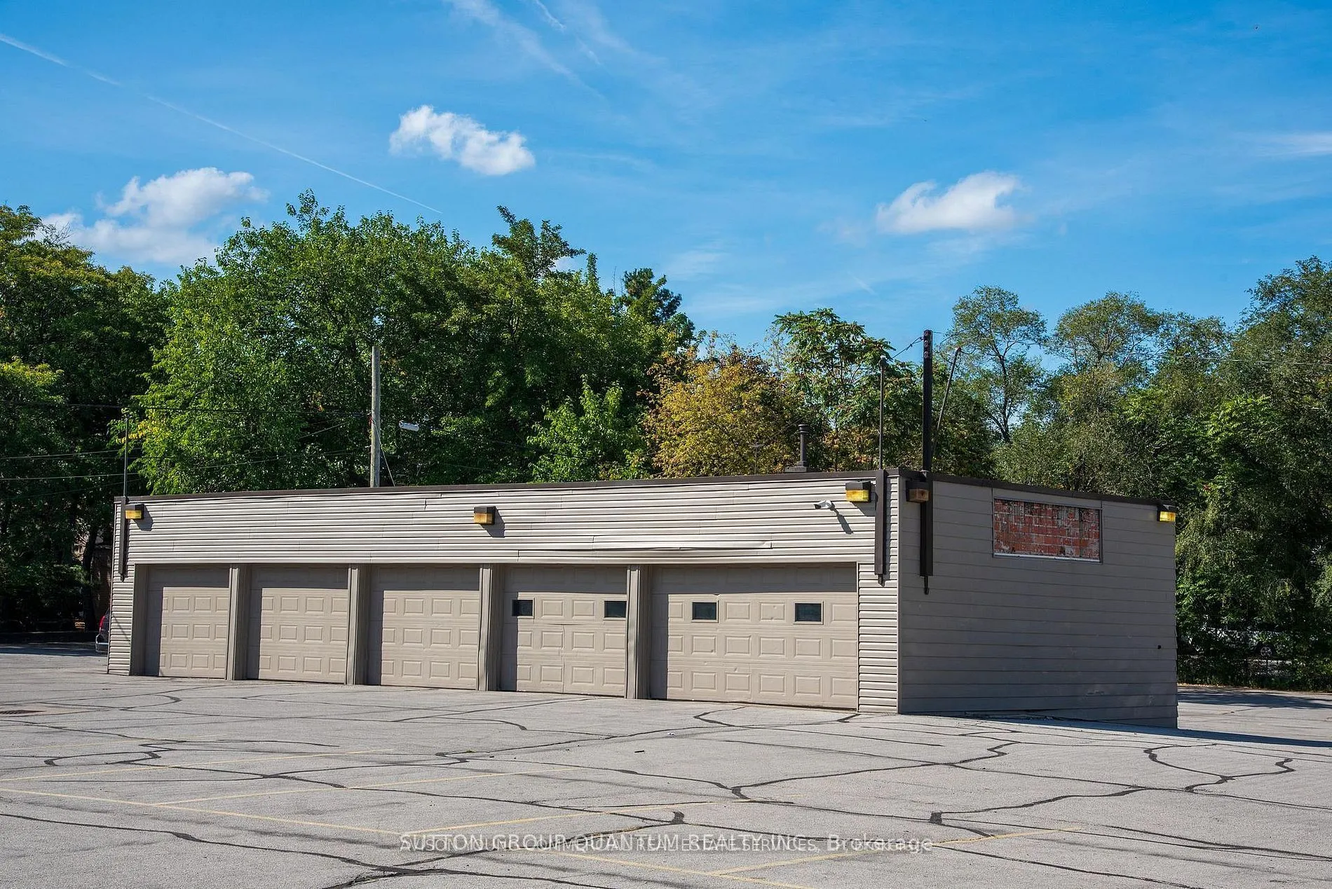 615 Main Street E