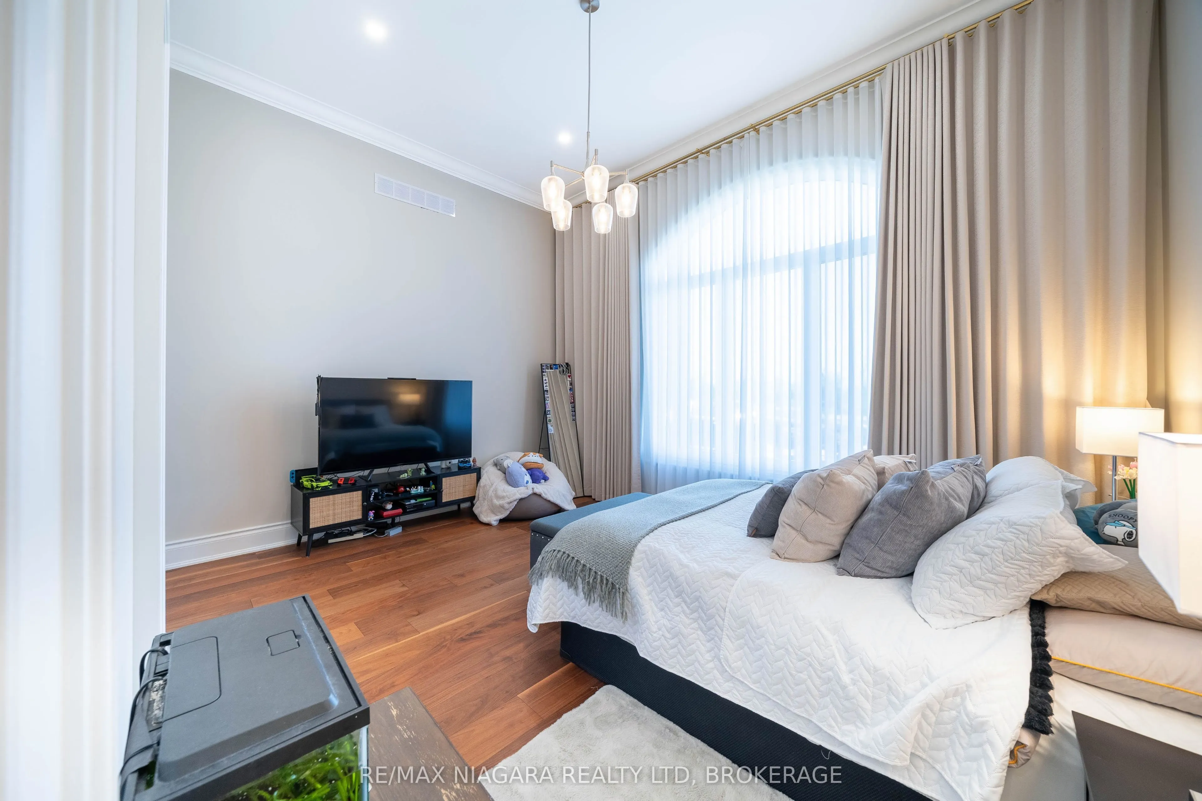 327 Queenston Road