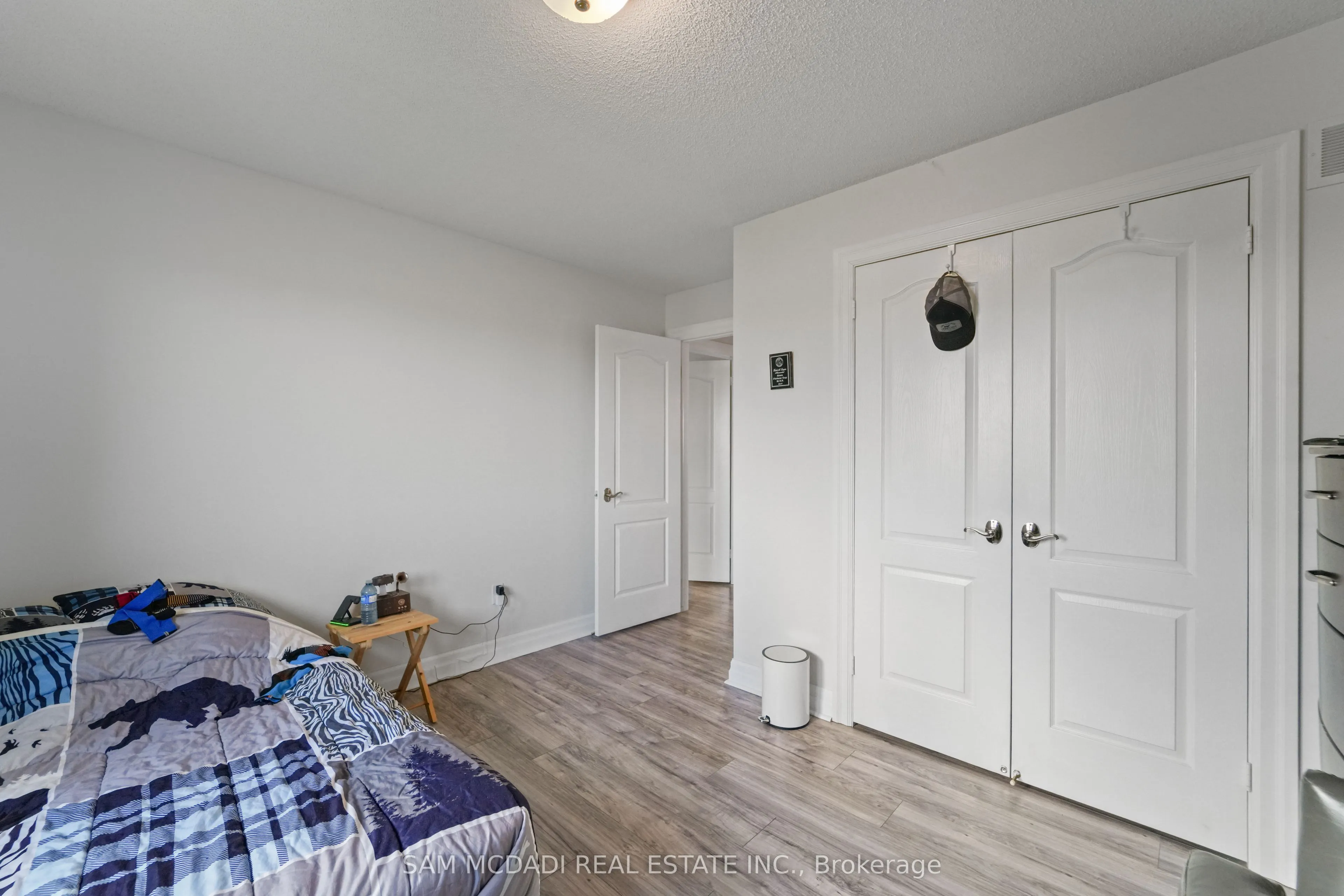 225 Park Road S