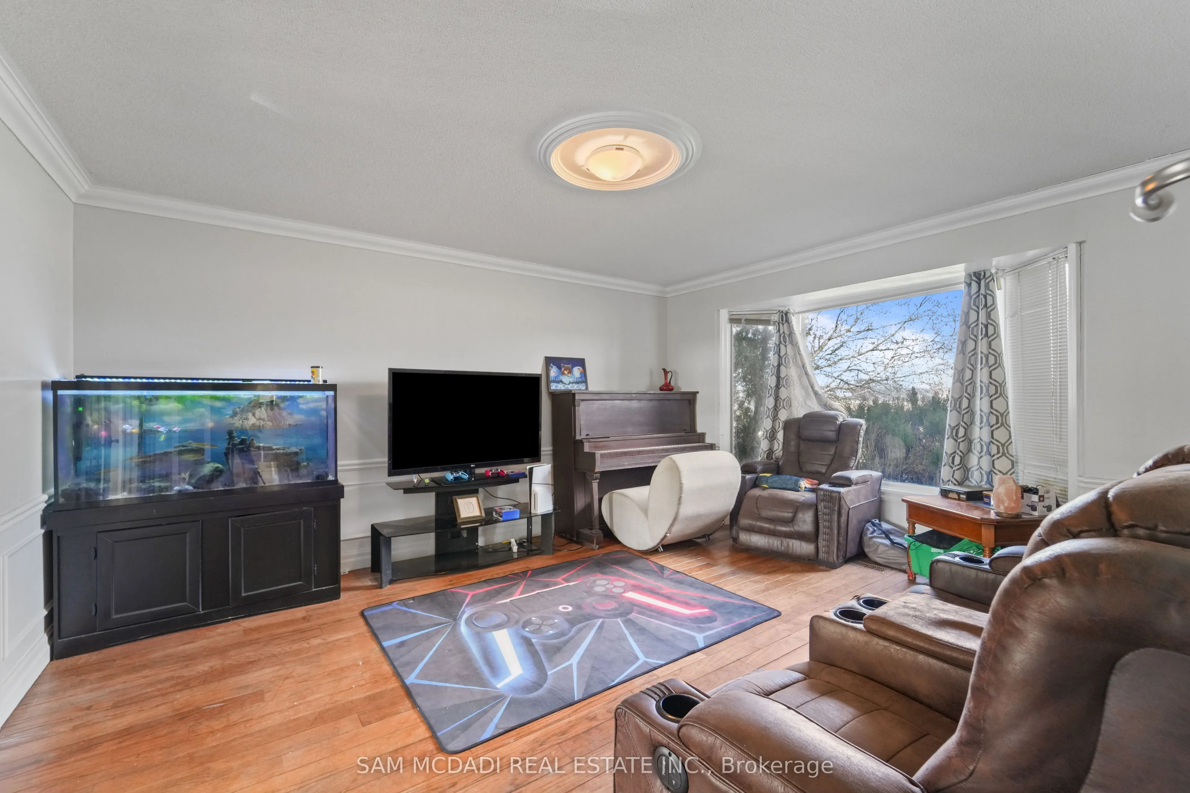 225 Park Road S