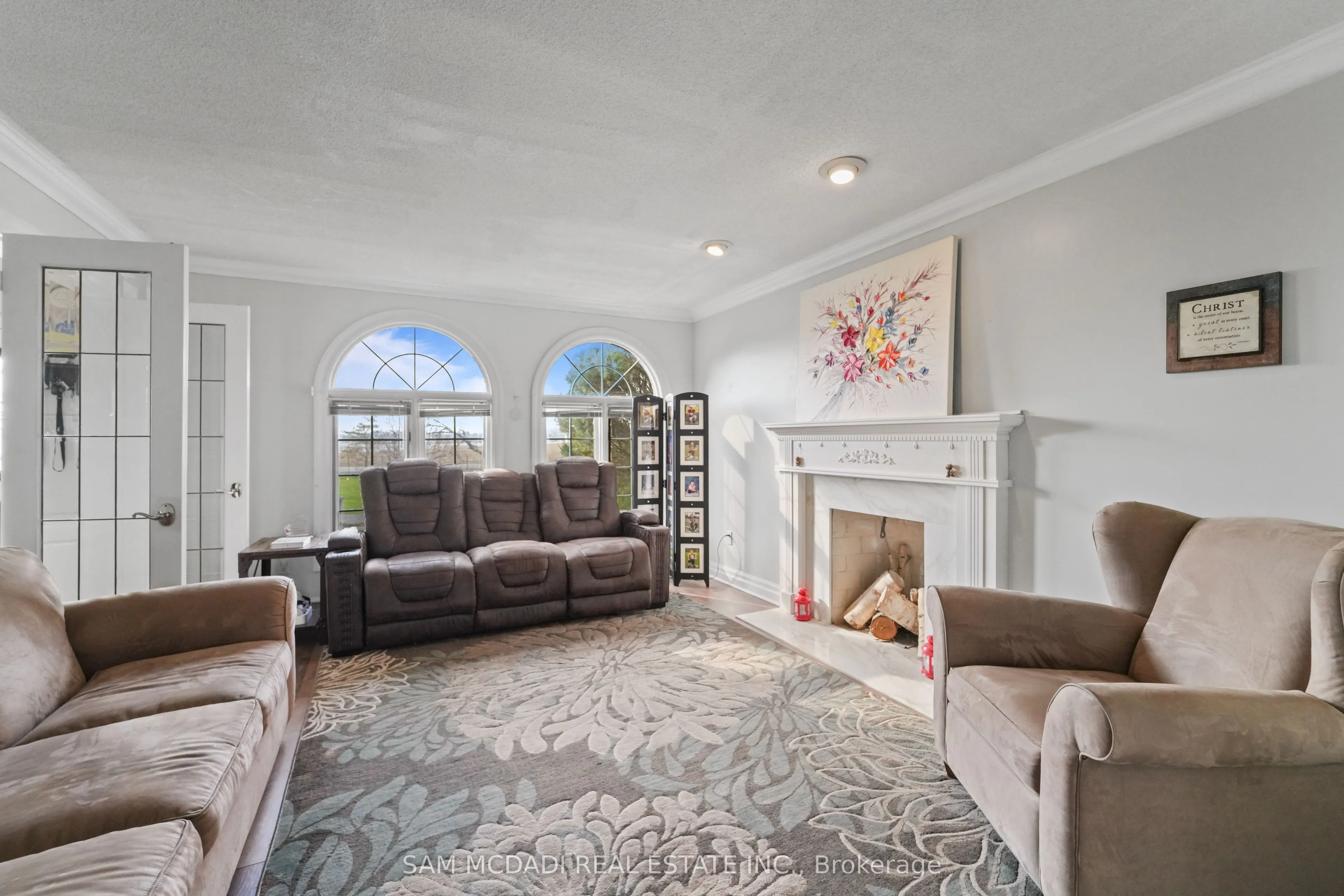 225 Park Road S