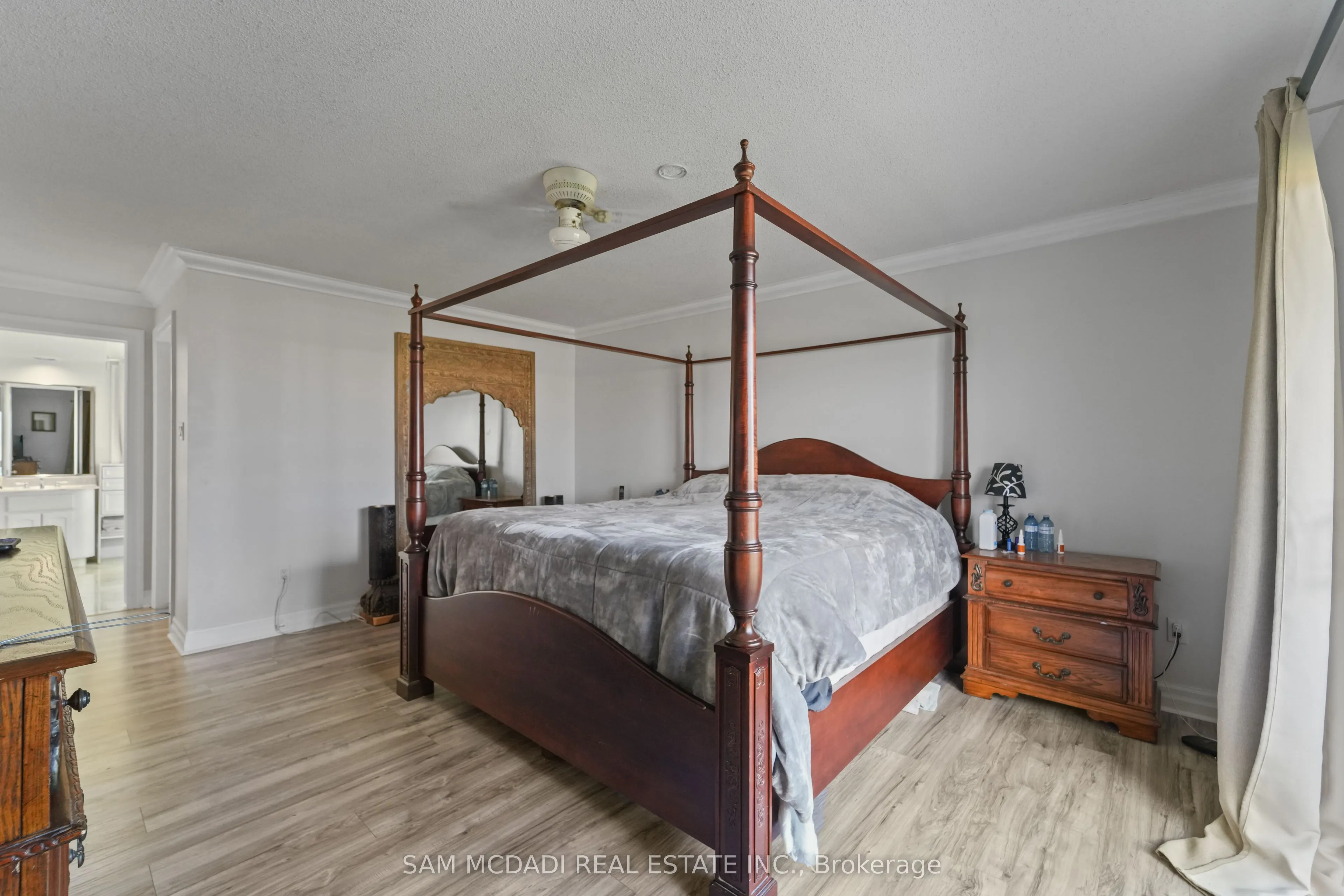 225 Park Road S