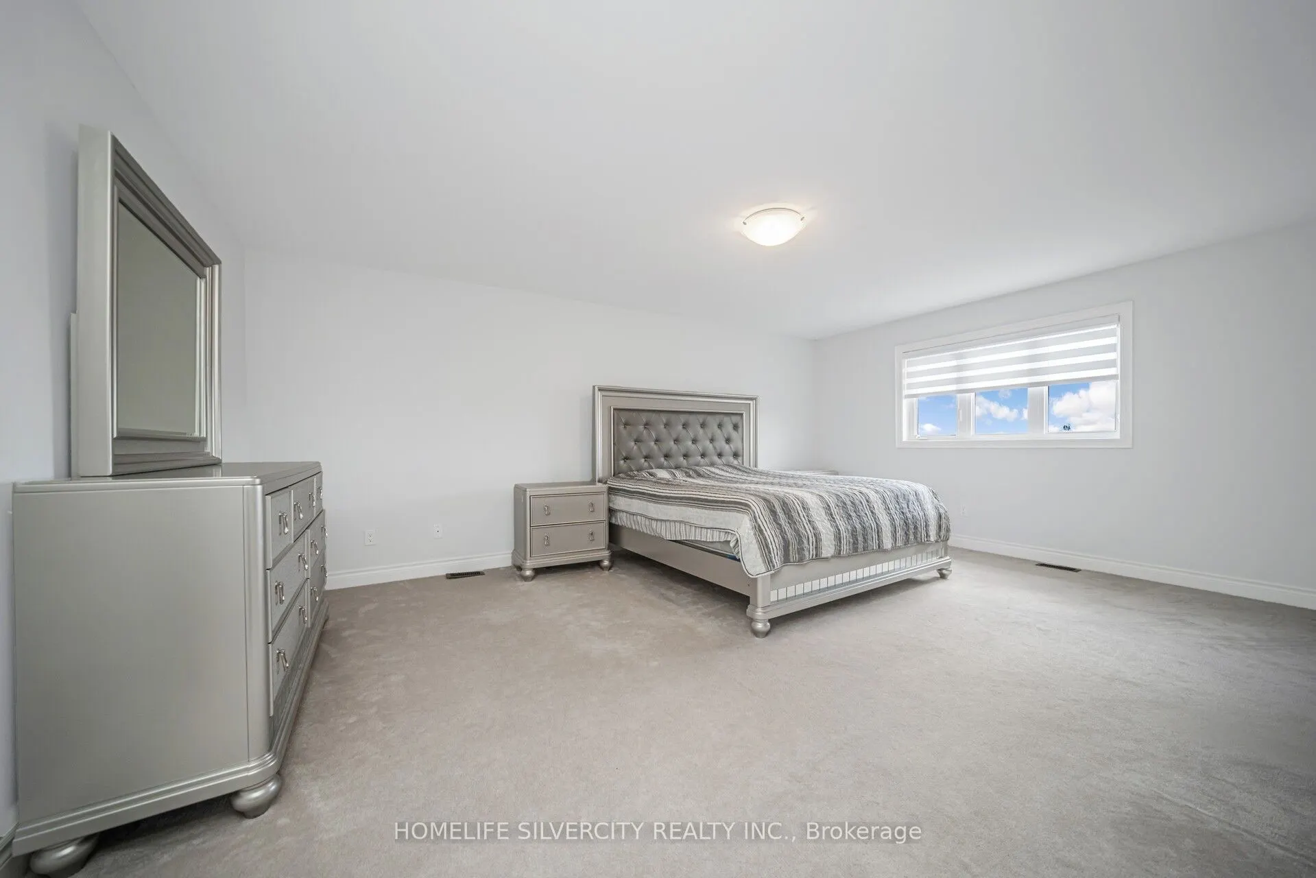 8 Mitchell Crescent