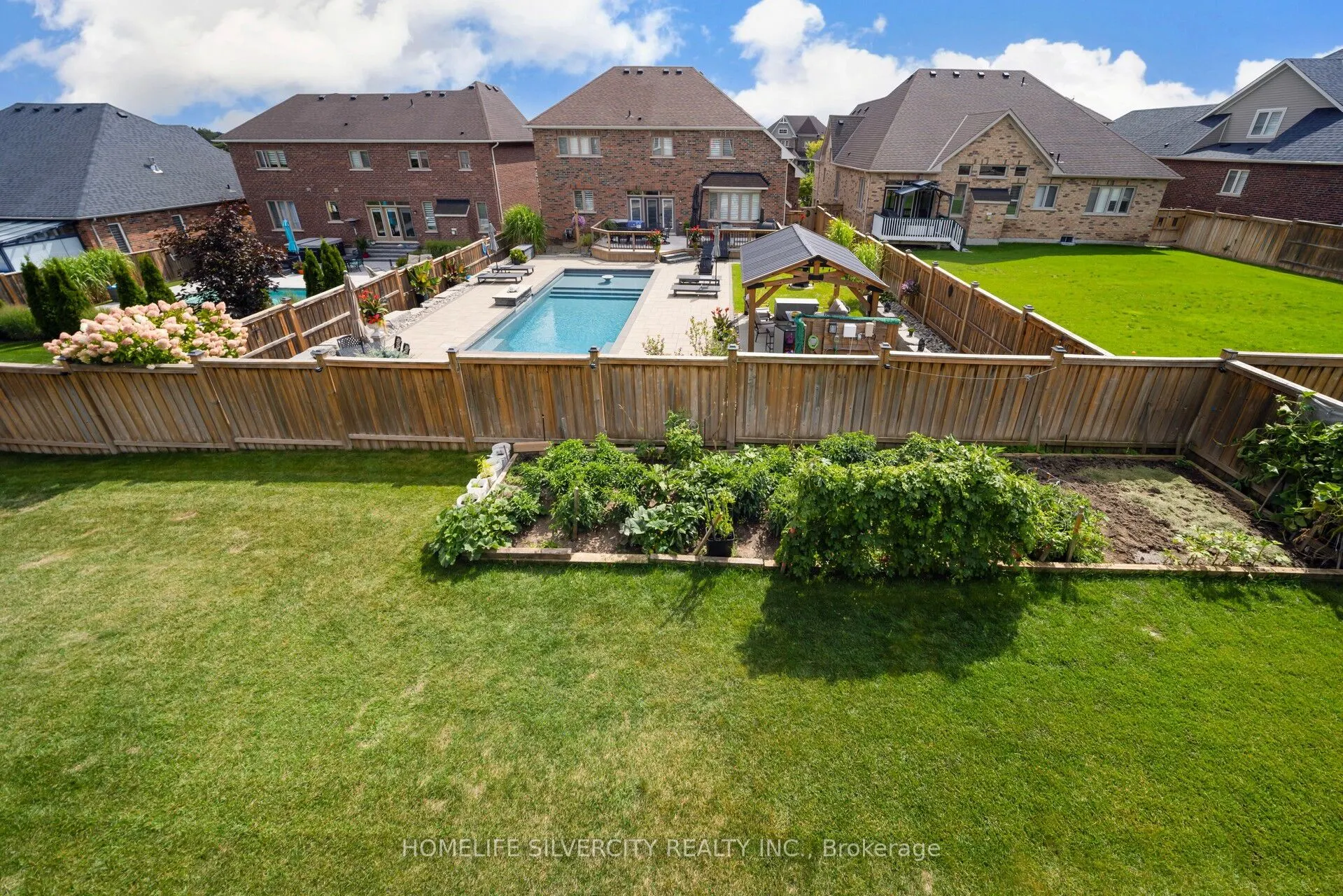 8 Mitchell Crescent