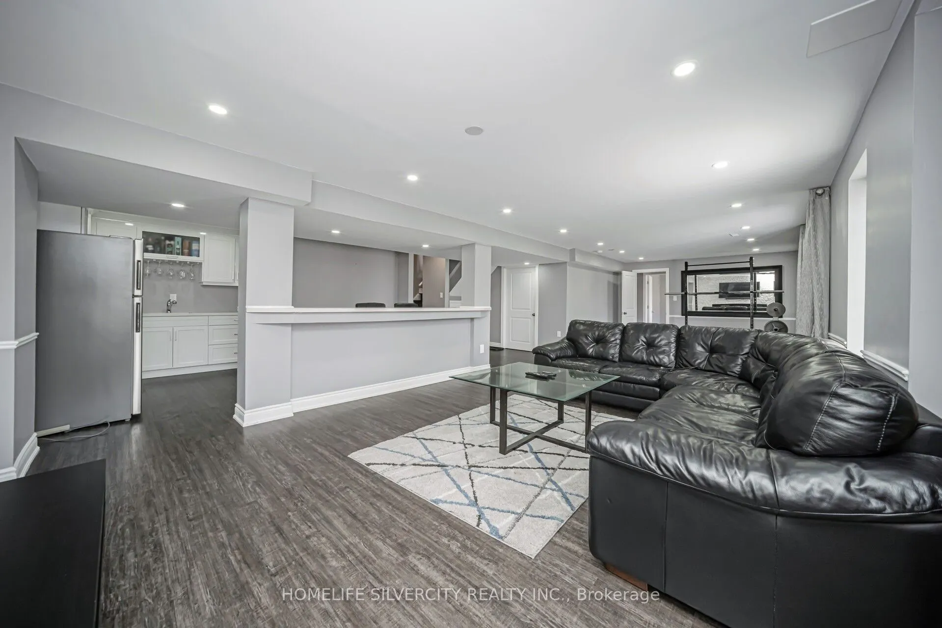 8 Mitchell Crescent