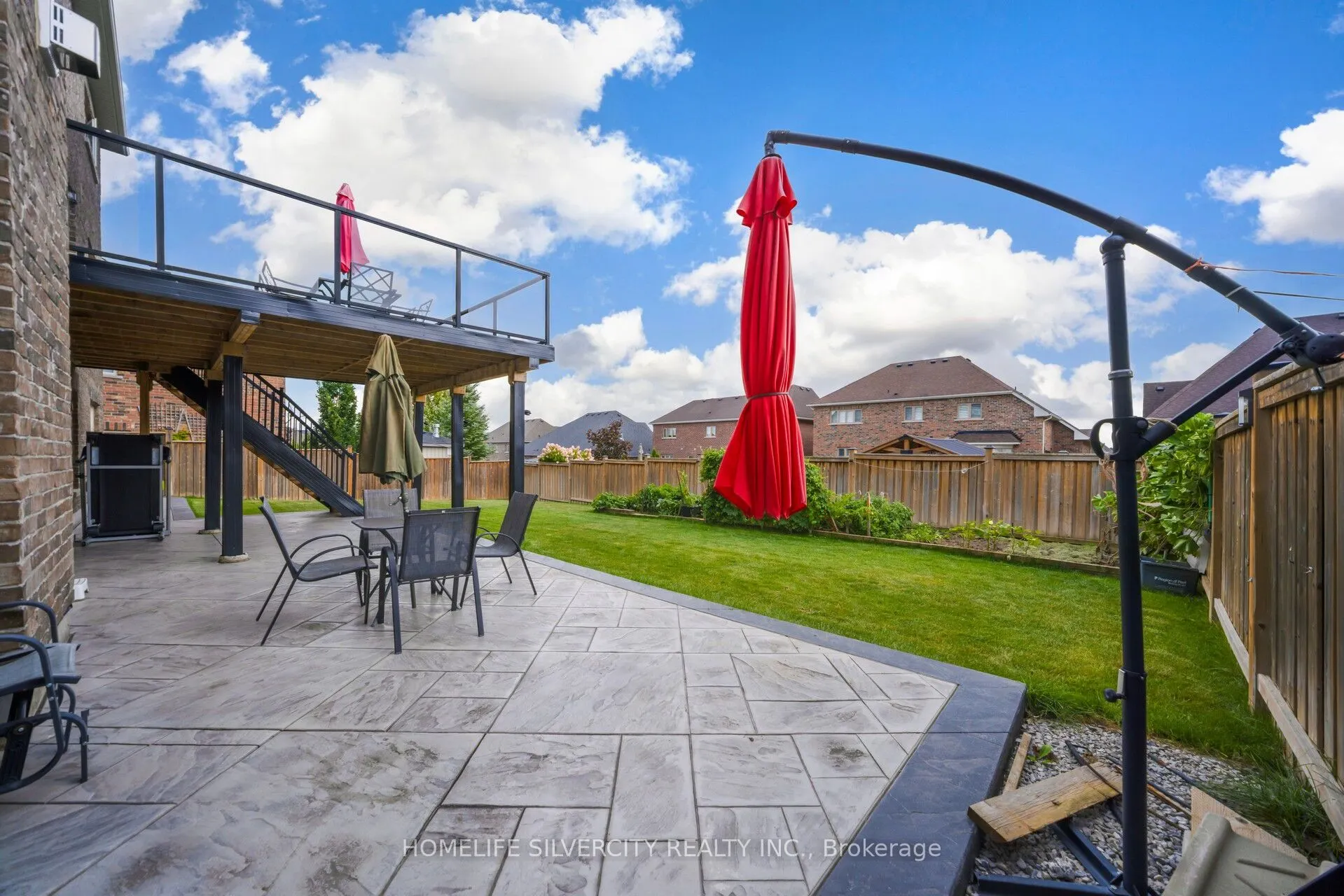 8 Mitchell Crescent