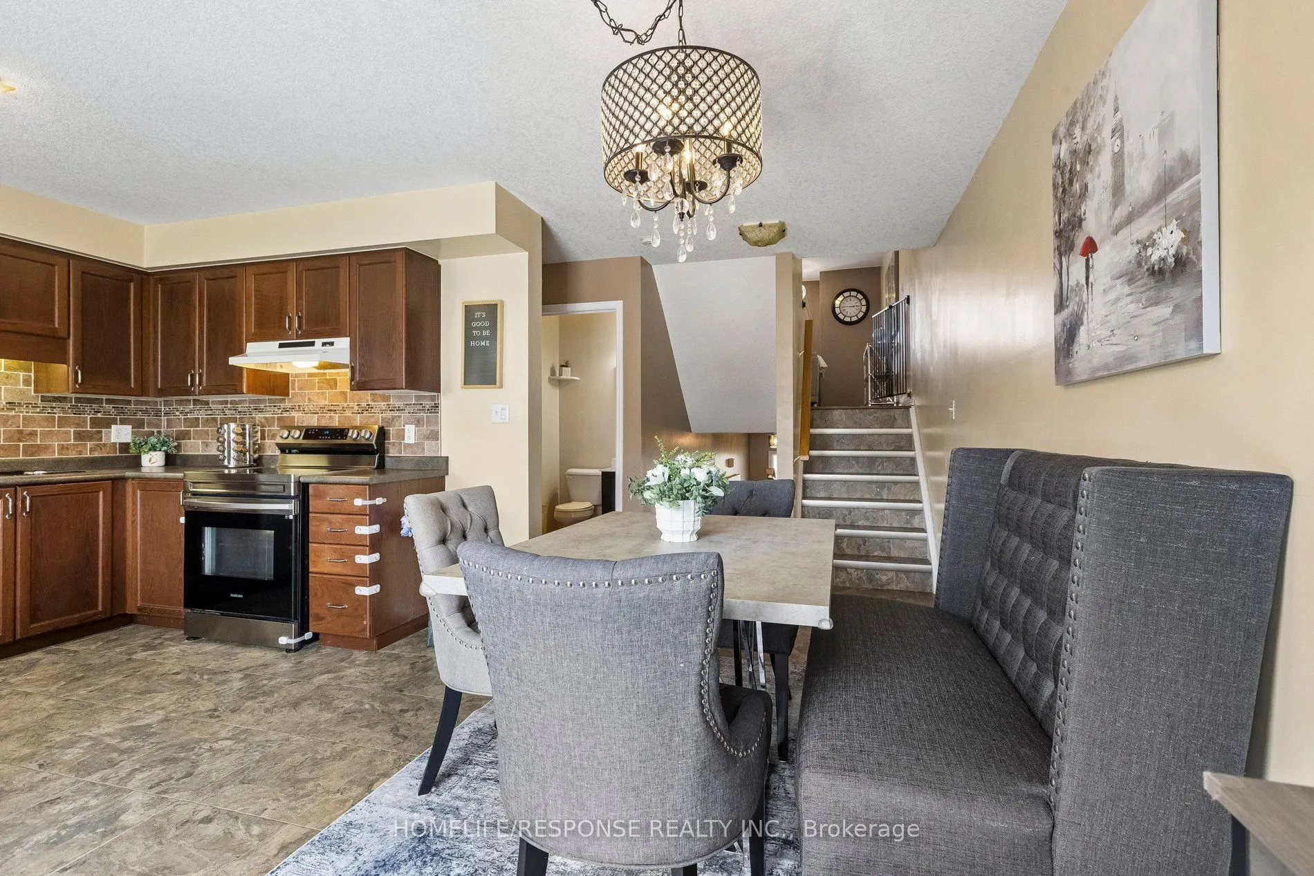 222 SOPHIA Crescent