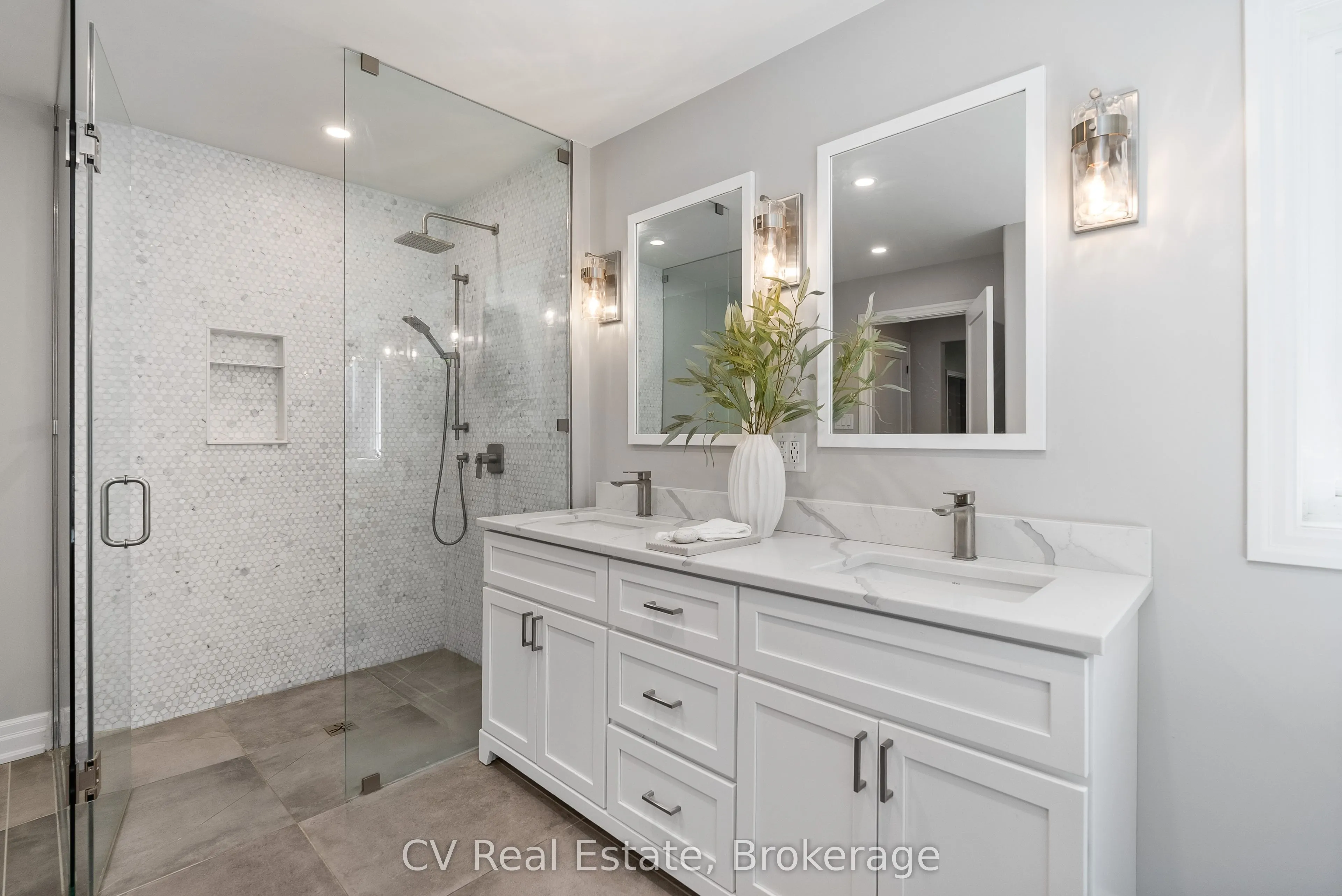 595530 4th Line