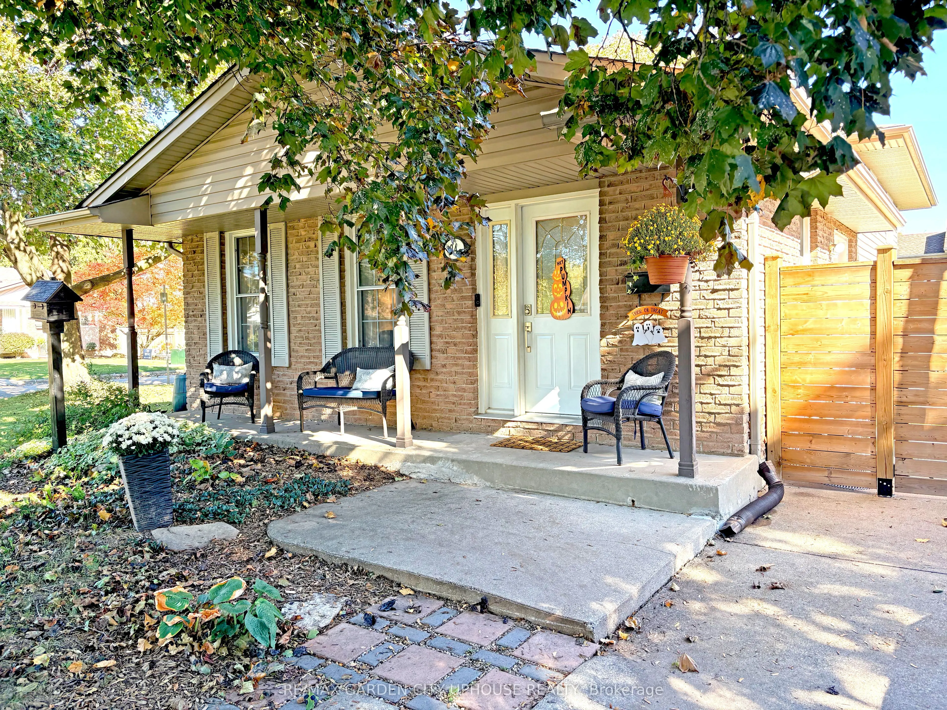 24 Greenmeadow Court