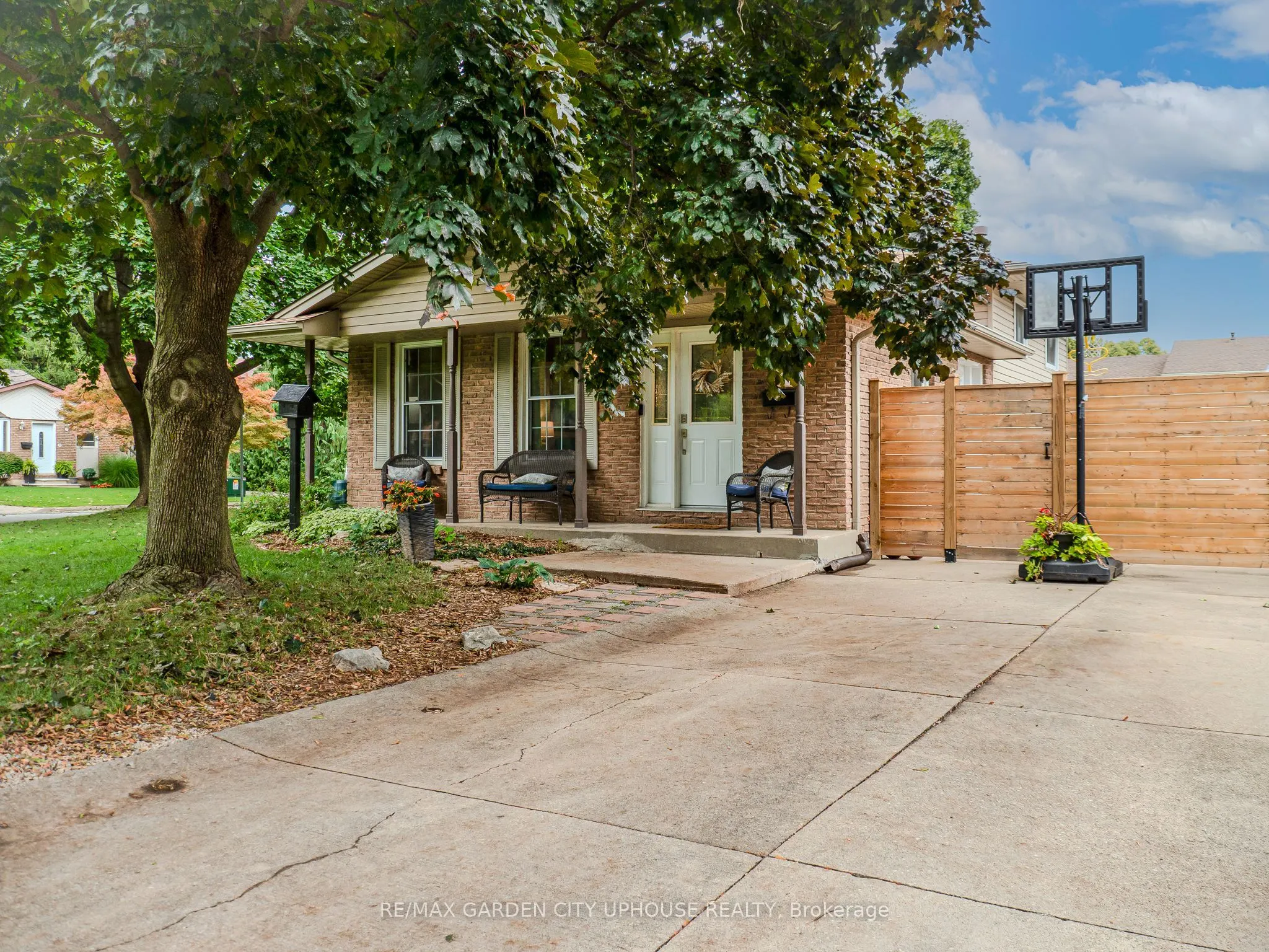 24 Greenmeadow Court