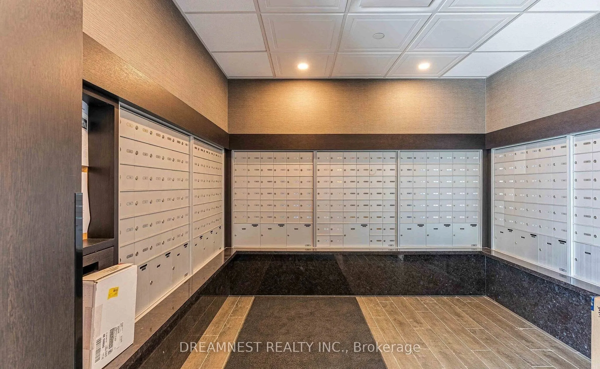 460 Dundas Street E #206