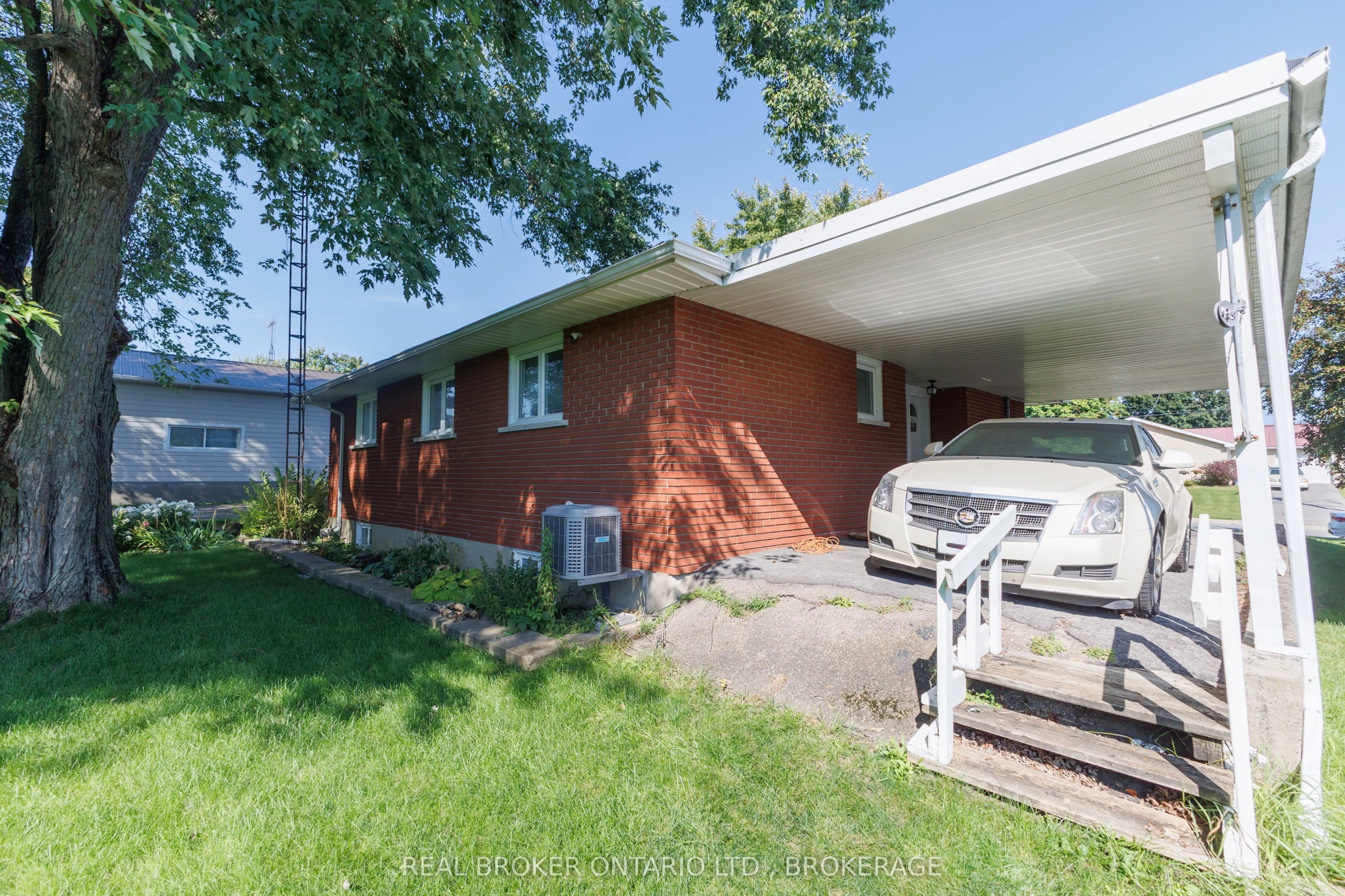 76 Kincardine Street W
