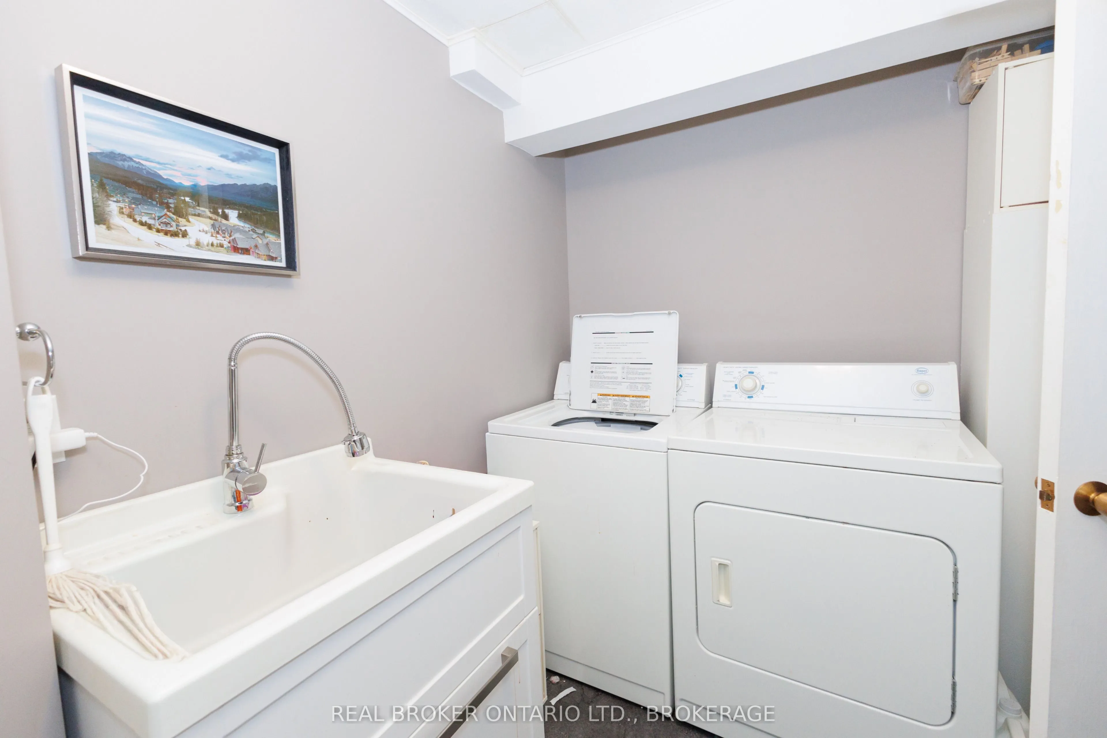 76 Kincardine Street W