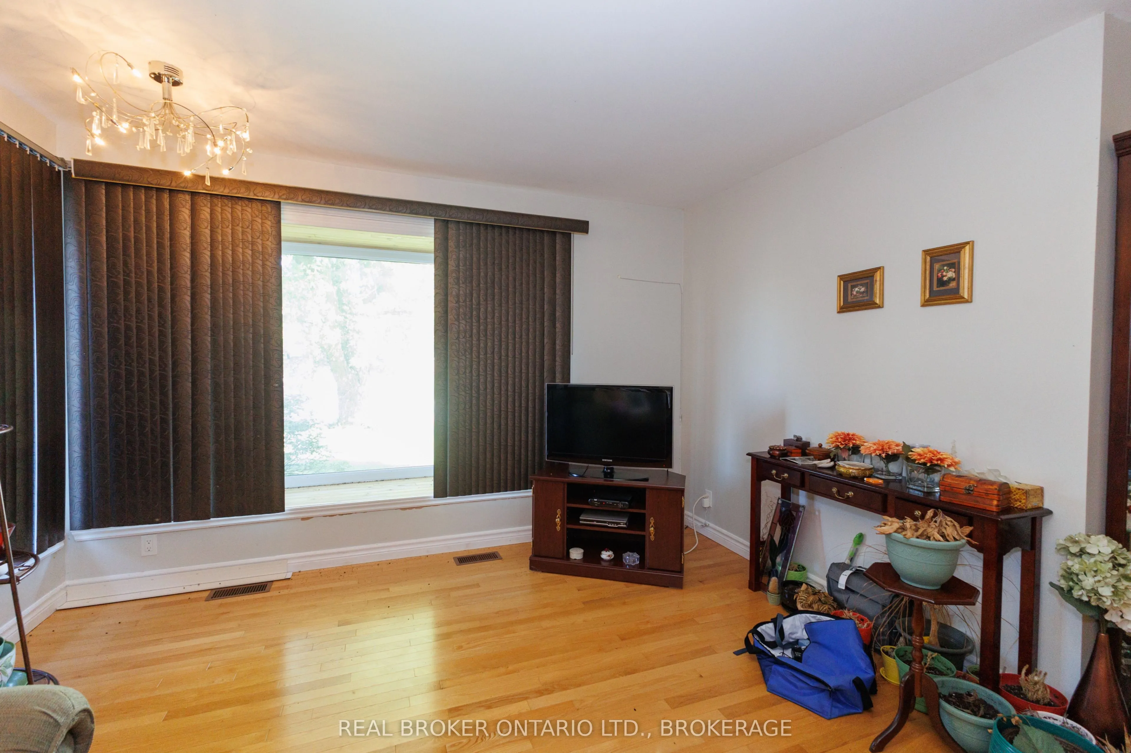 76 Kincardine Street W