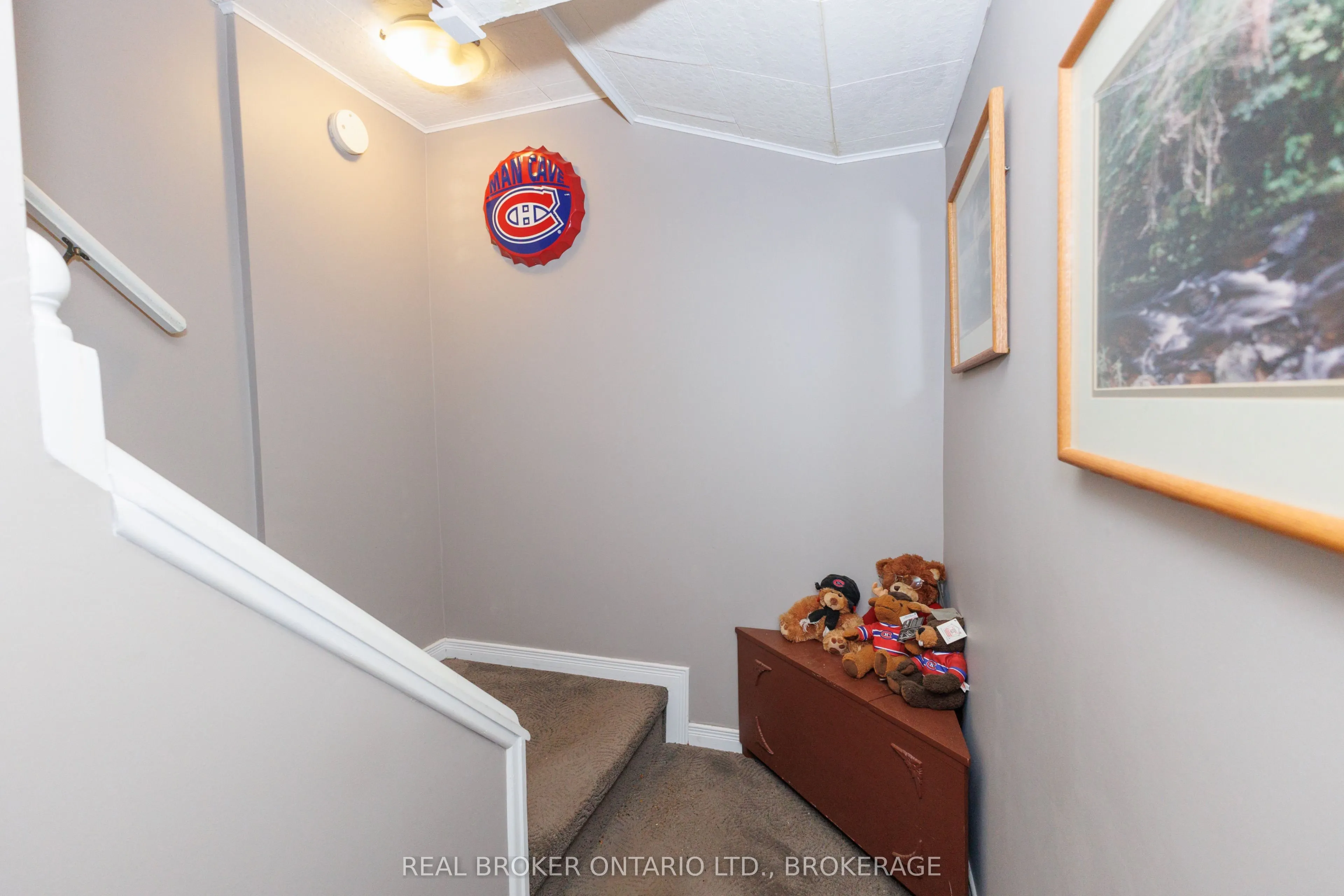 76 Kincardine Street W