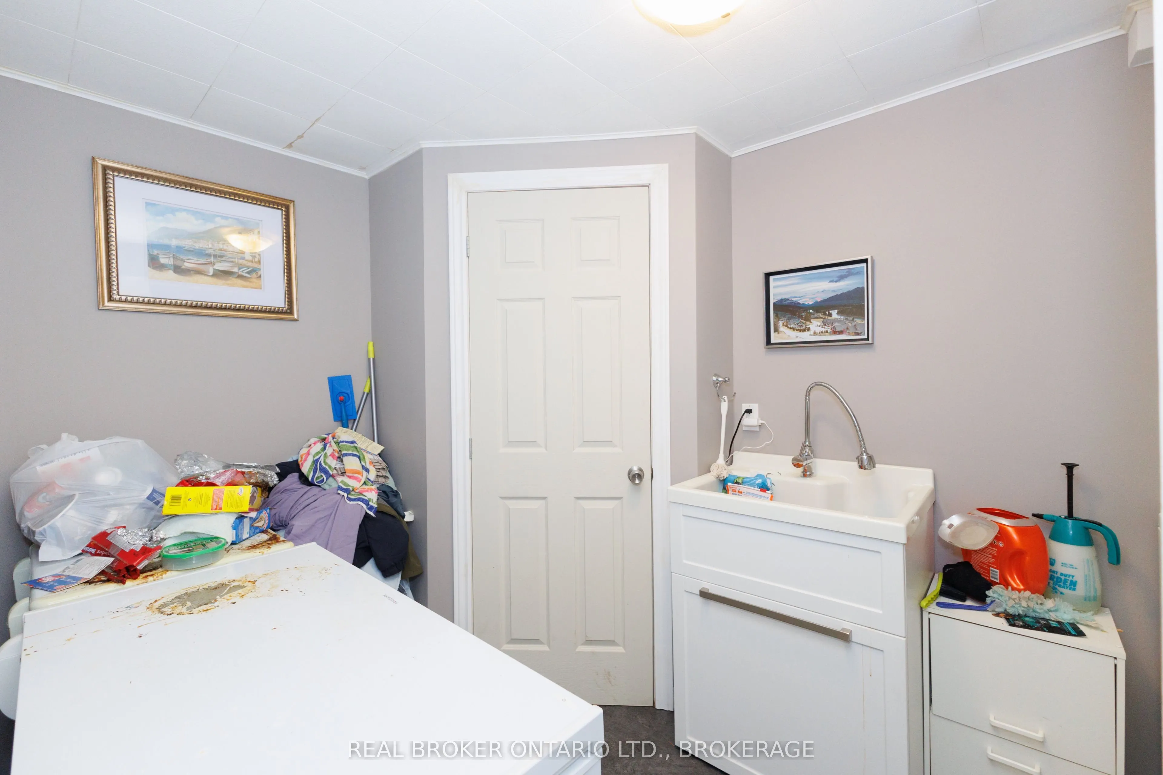 76 Kincardine Street W