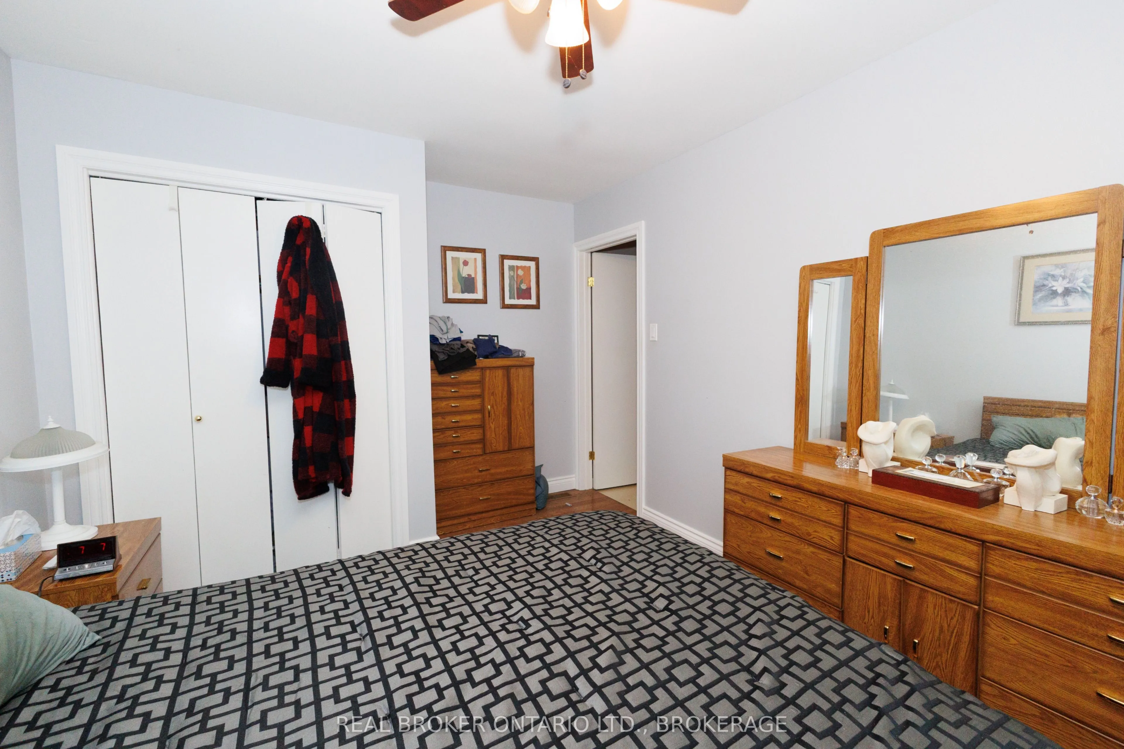 76 Kincardine Street W