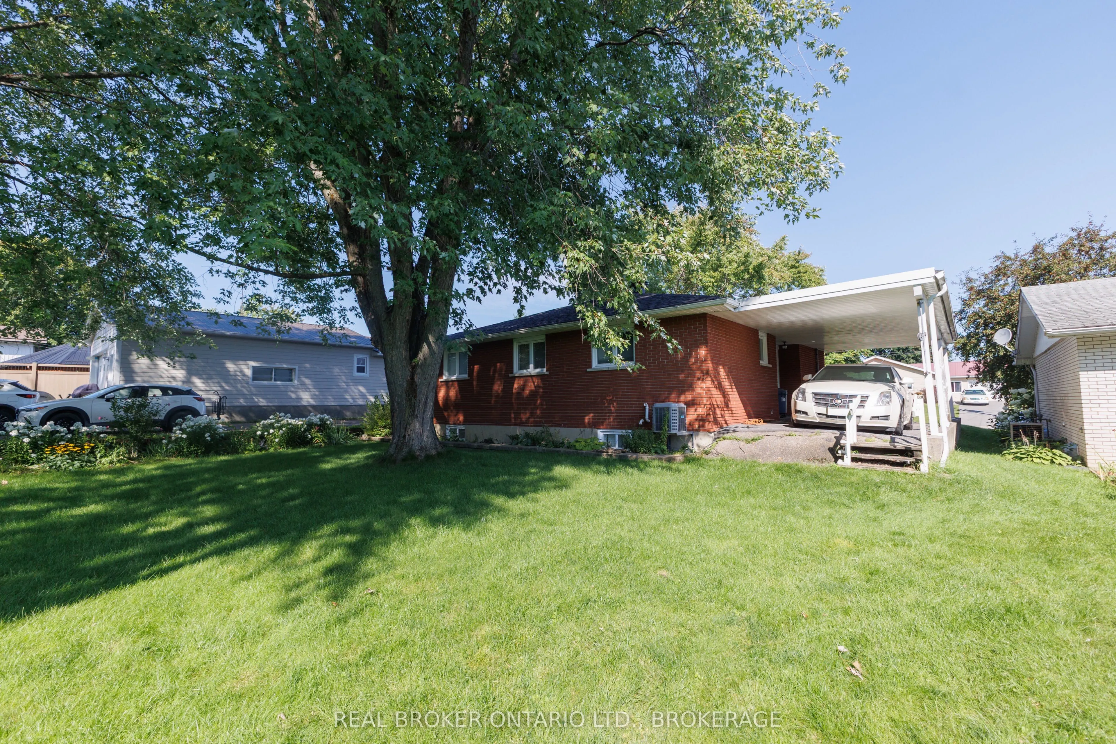 76 Kincardine Street W