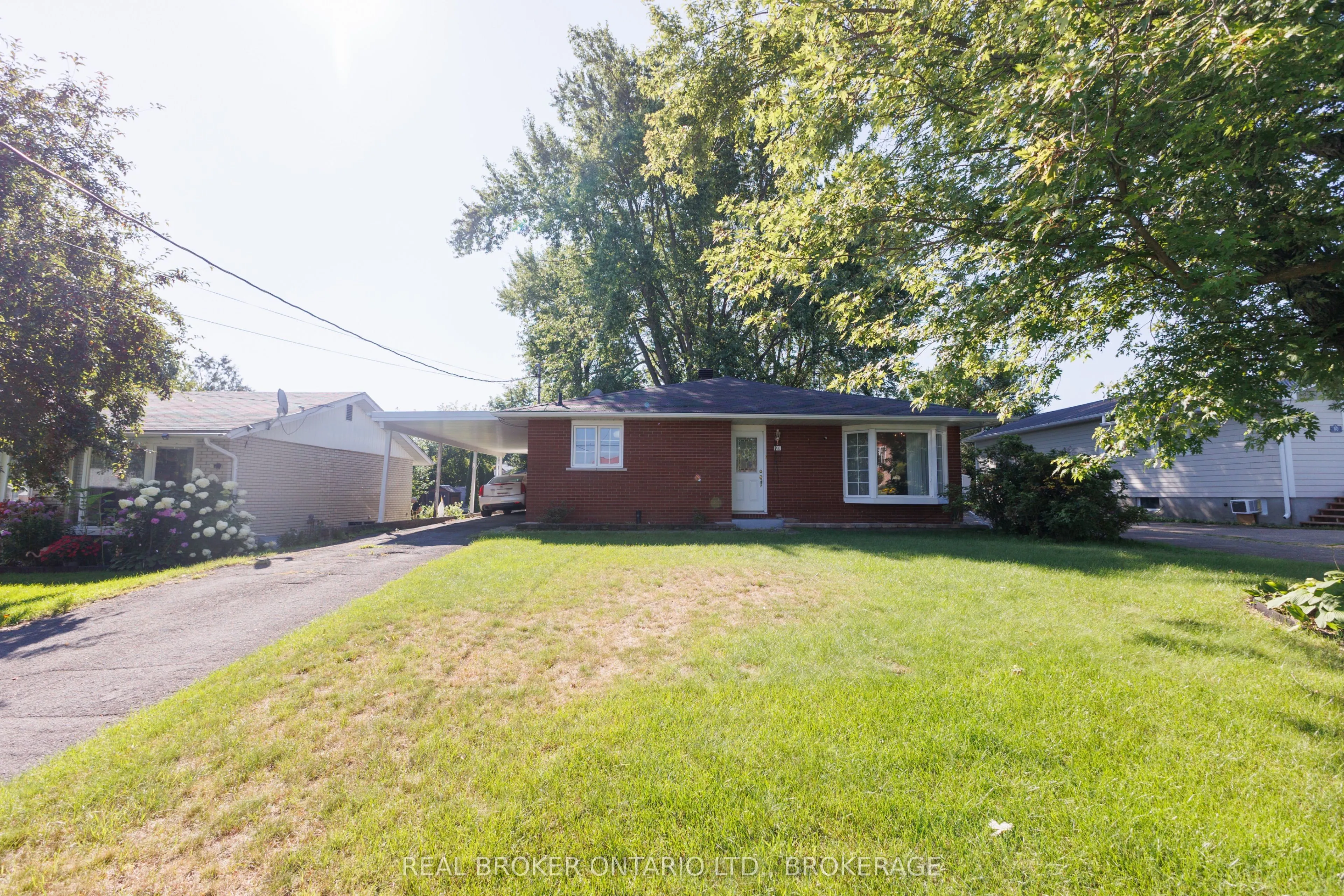 76 Kincardine Street W