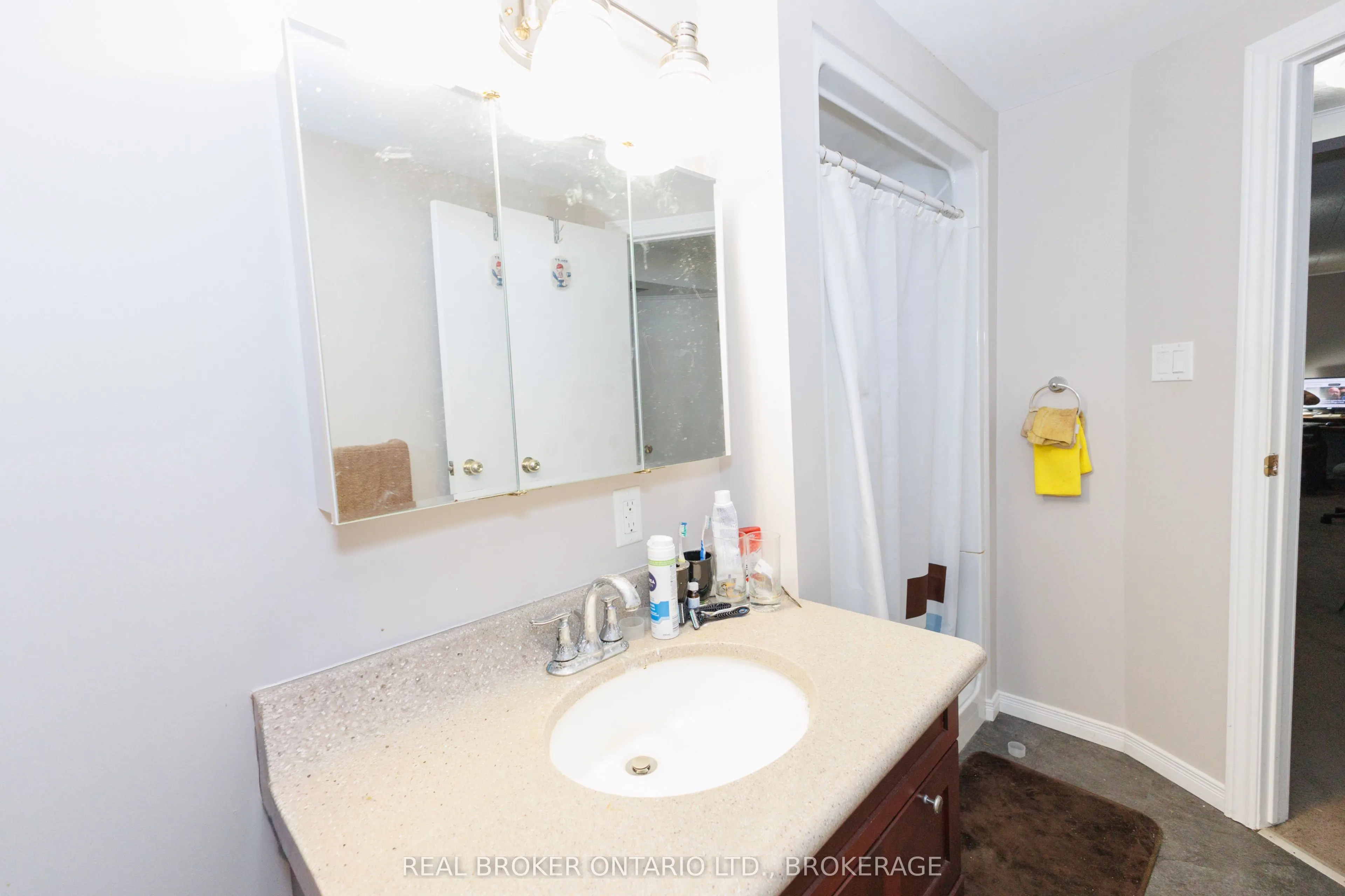 76 Kincardine Street W